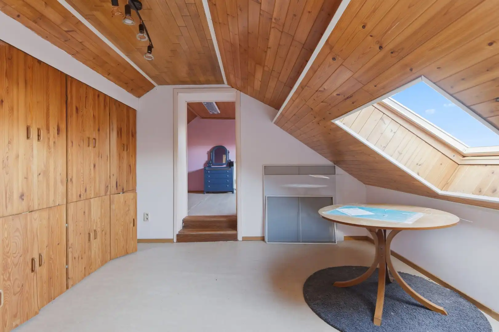 Zeer ruime gezinswoning met 4 slpks (+ 2 doorloopkamers op zolder), garage en tuin foto 25