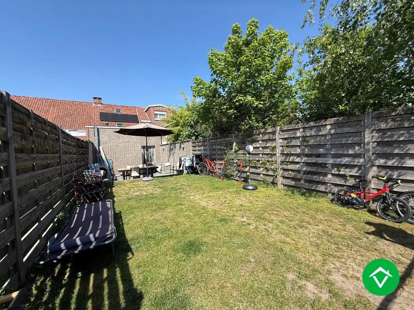 Instapklare woning met drie slaapkamers, tuin met uitweg, zolderkamer te Roeselare foto 17