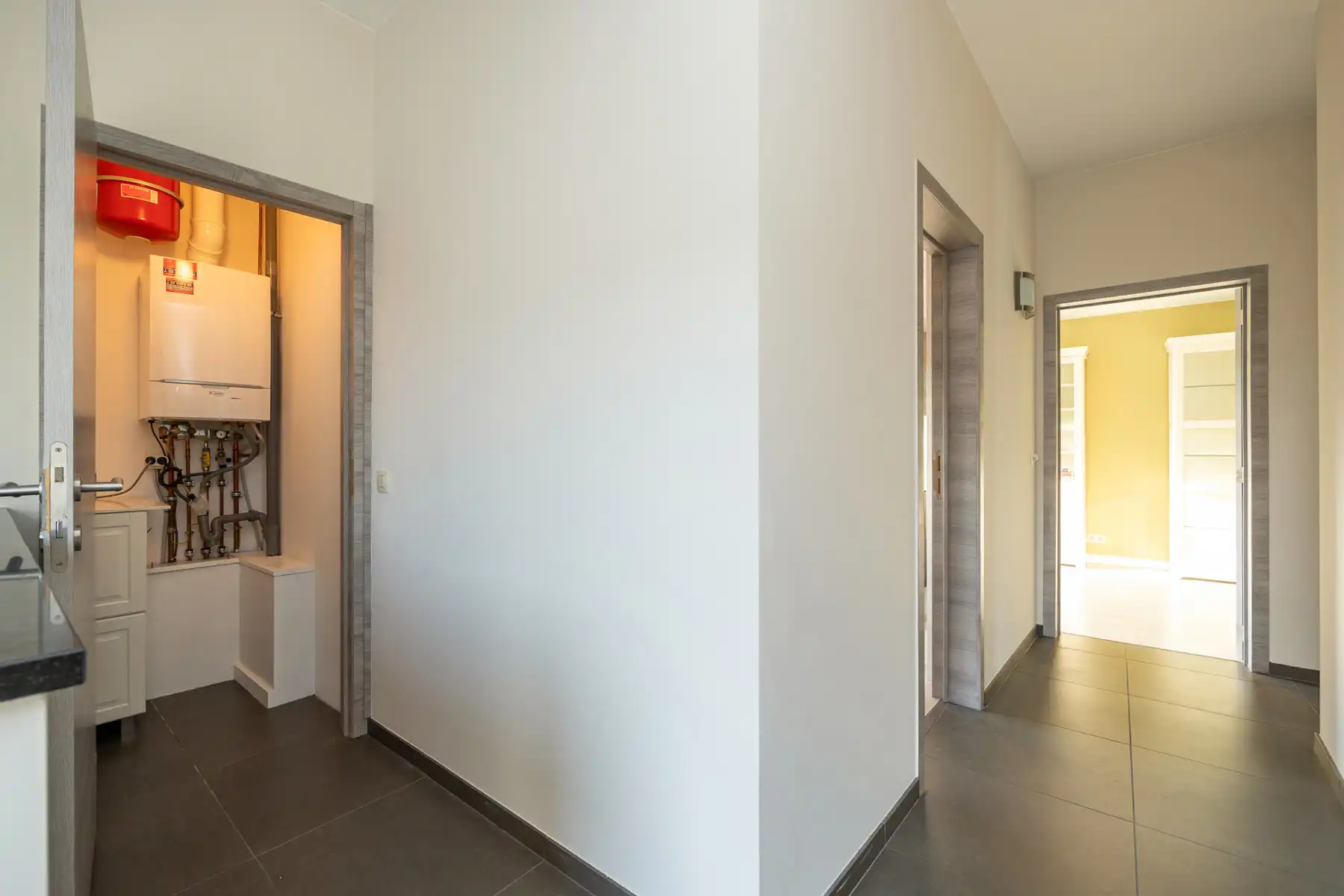 Veelzijdige handelszaak met woonst en topzichtbaarheid foto 13