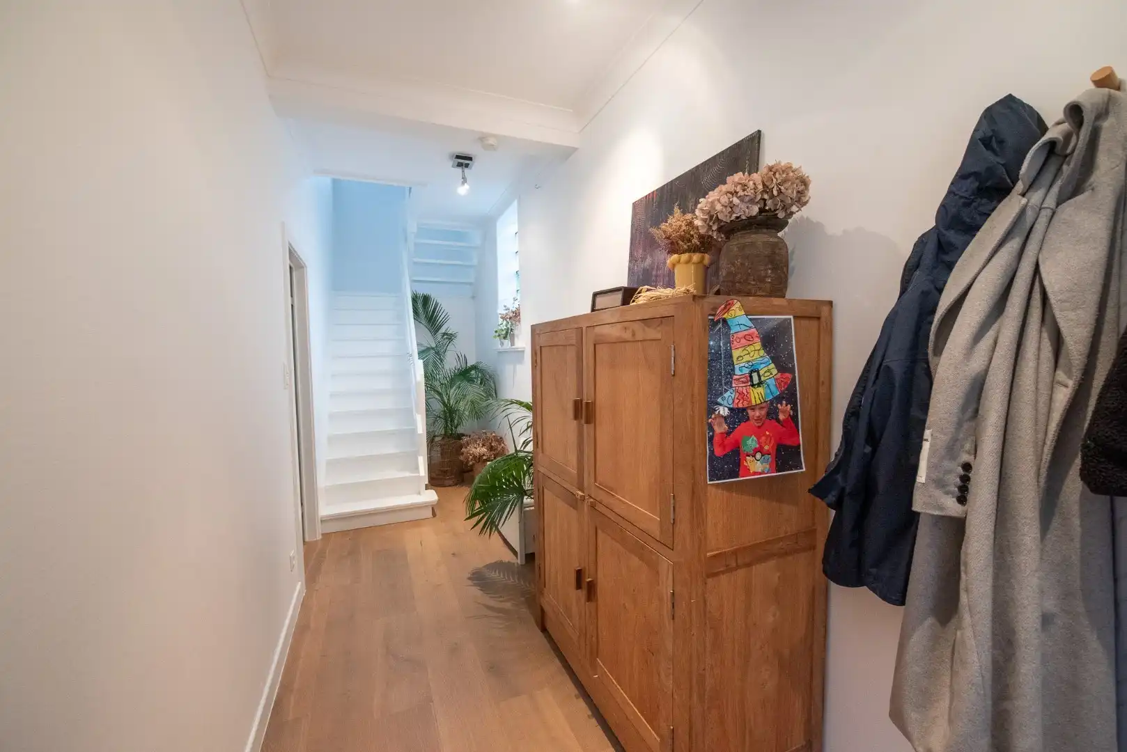 Instapklare hoekwoning met 2 garages 'TE KOOP' te Oeselgem. foto 11