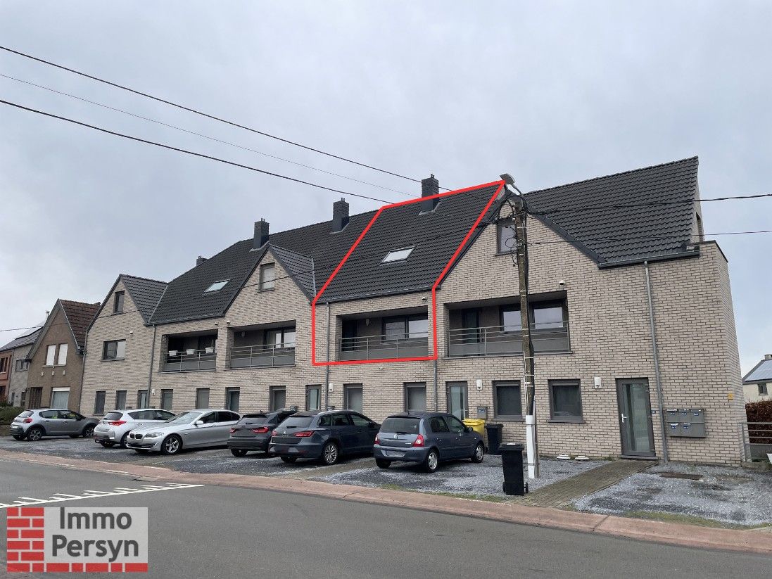 Gezellige duplex met 2 slaapkamers, terras en ondergrondse parking in topligging foto {{pictureIndex}}