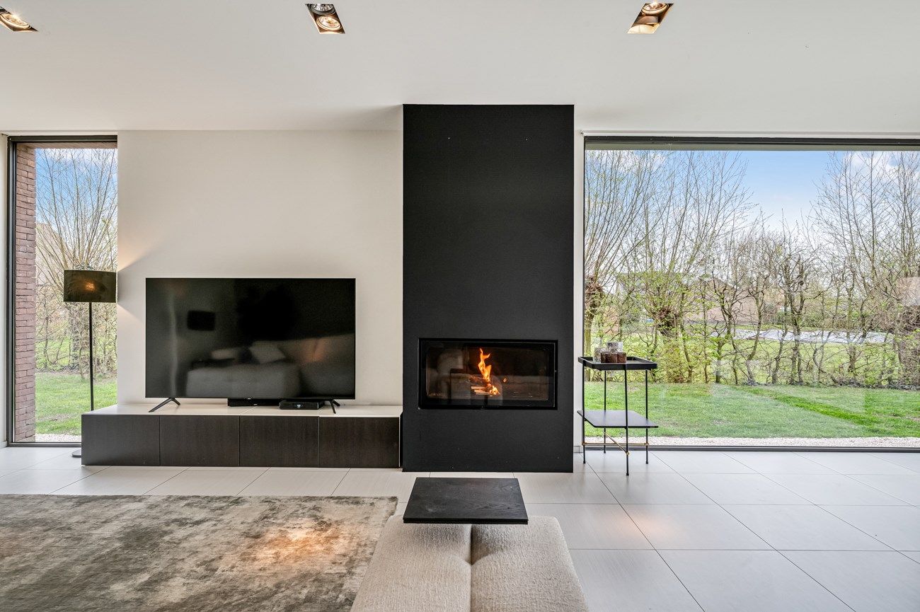 Exclusieve, ruime, instapklare villa in een doodlopende straat foto {{pictureIndex}}