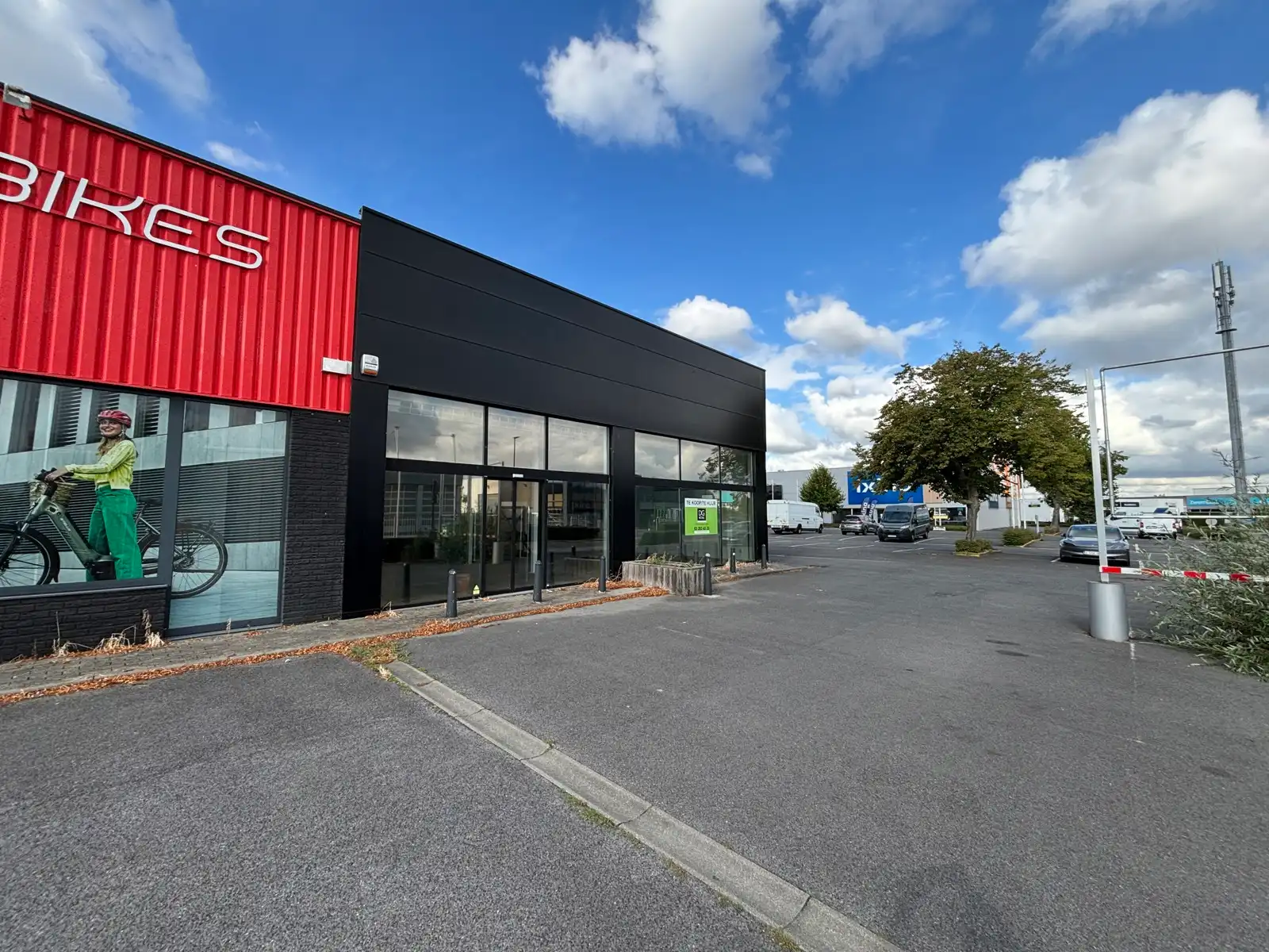 Commerciële ruimte van +- 700 m² te huur in Kuurne foto 11