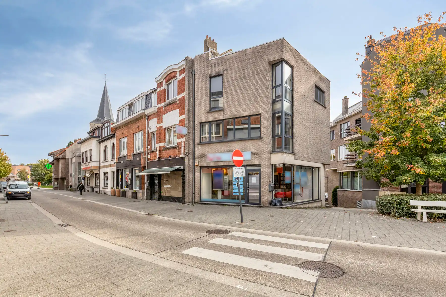 Opbrengsteigendom met handelsgelijkvloers & duplex foto {{pictureIndex}}