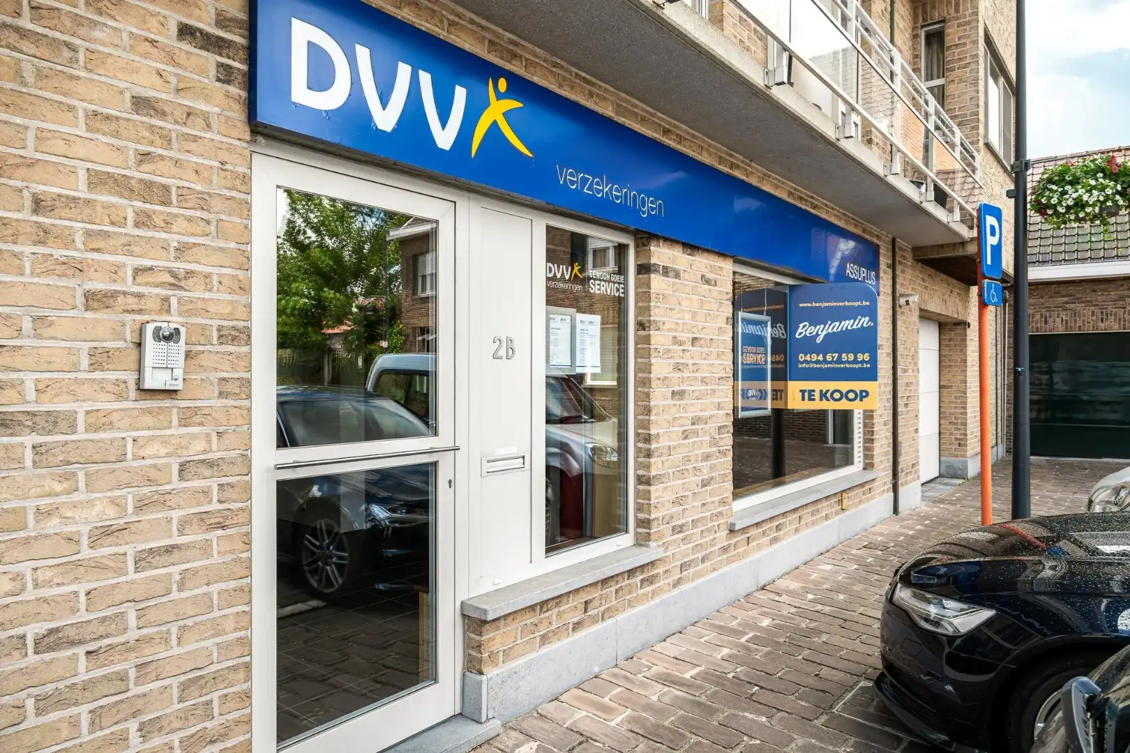 Gelijkvloerse kantoor-/ winkelruimte in het centrum van Moorslede foto 3
