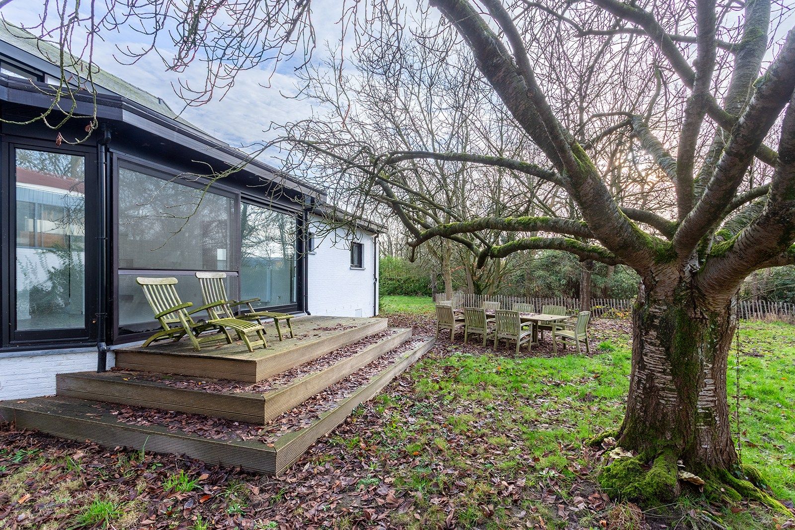 Villa met grote tuin, magazijn én weiland foto 13