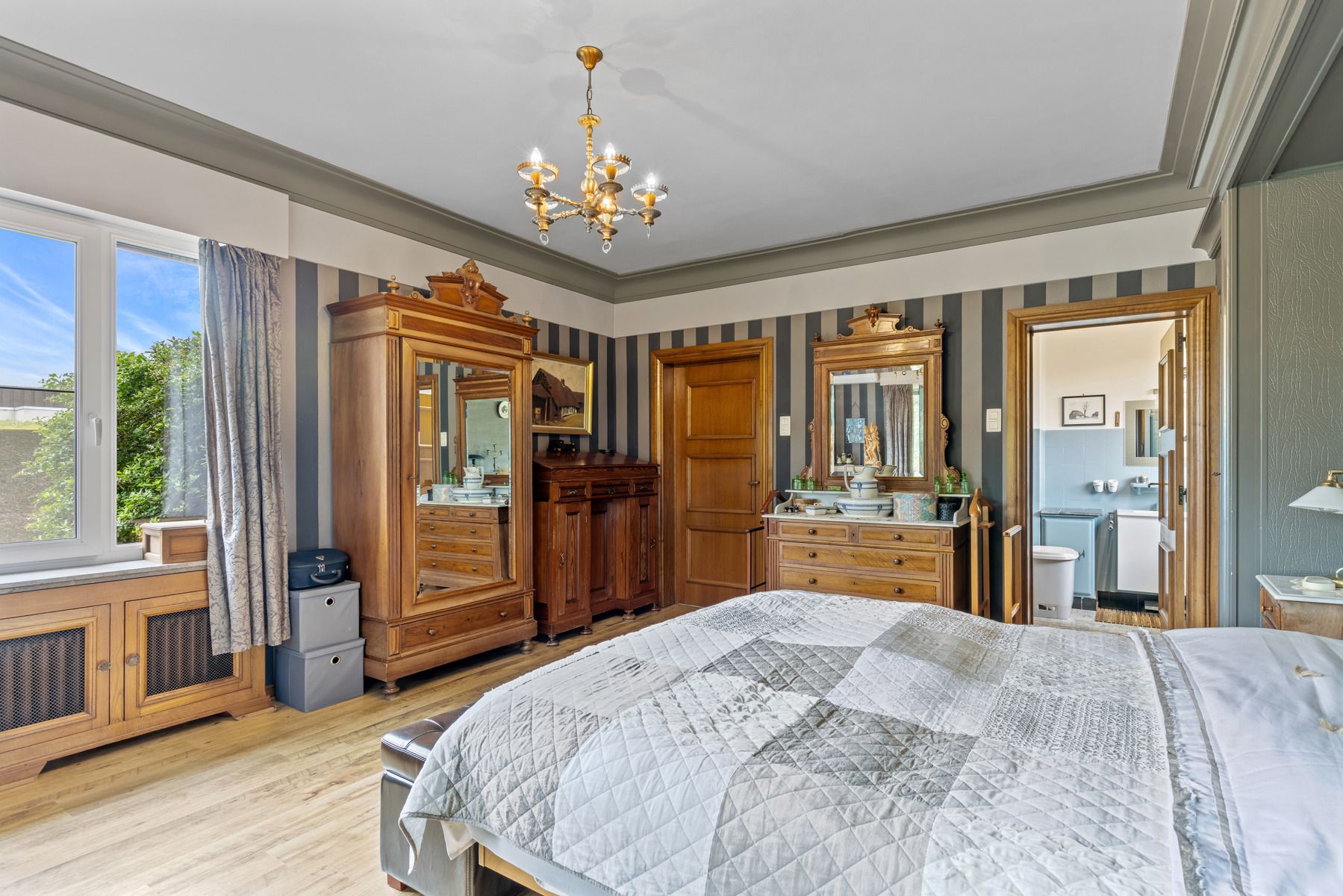 Ruime woning met prachtige tuin in het mooie Schellebelle! foto 15