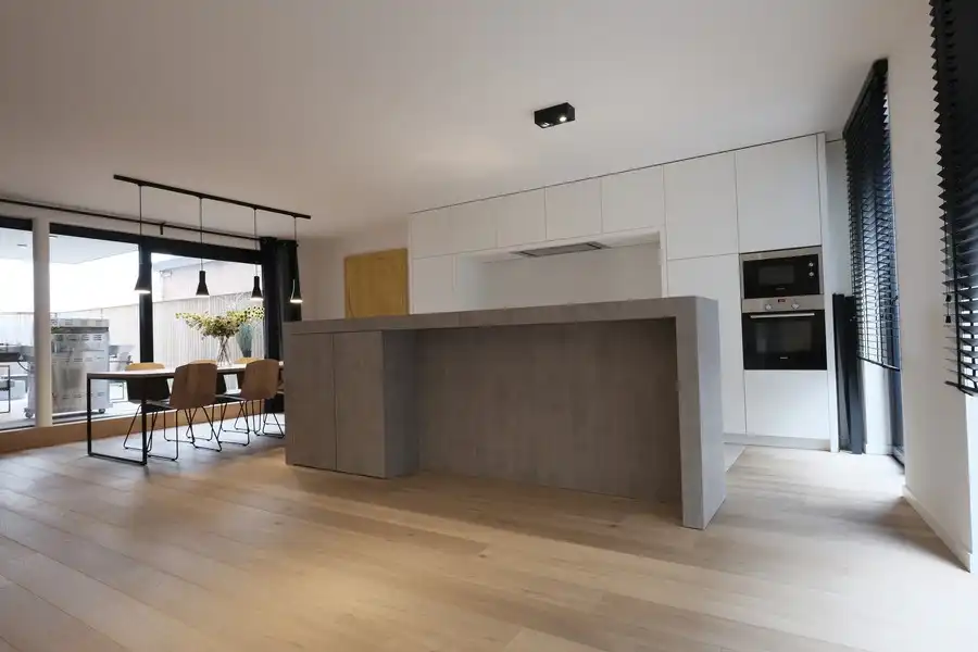 Prachtig gemeubeld luxeappartement met twee slaapkamers gelegen in dé winkelstraat van Hasselt foto 5