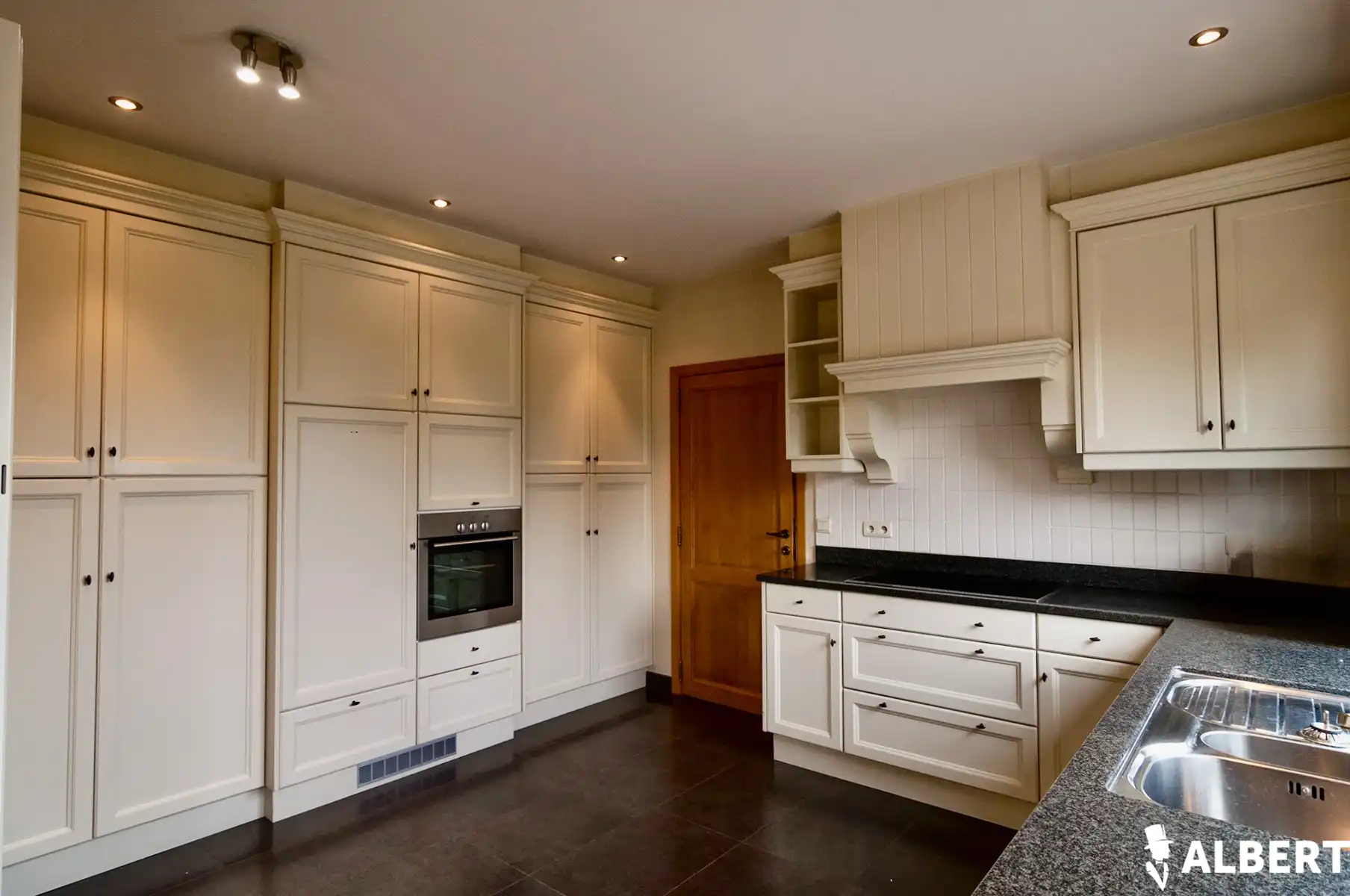 Charmante halfopen woning in een rustige, doodlopende straat foto 10