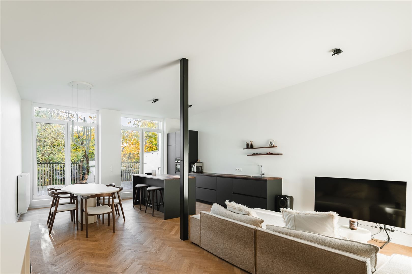 Uniek gerenoveerd appartement met tuin, terras en garage in Schoten foto 2