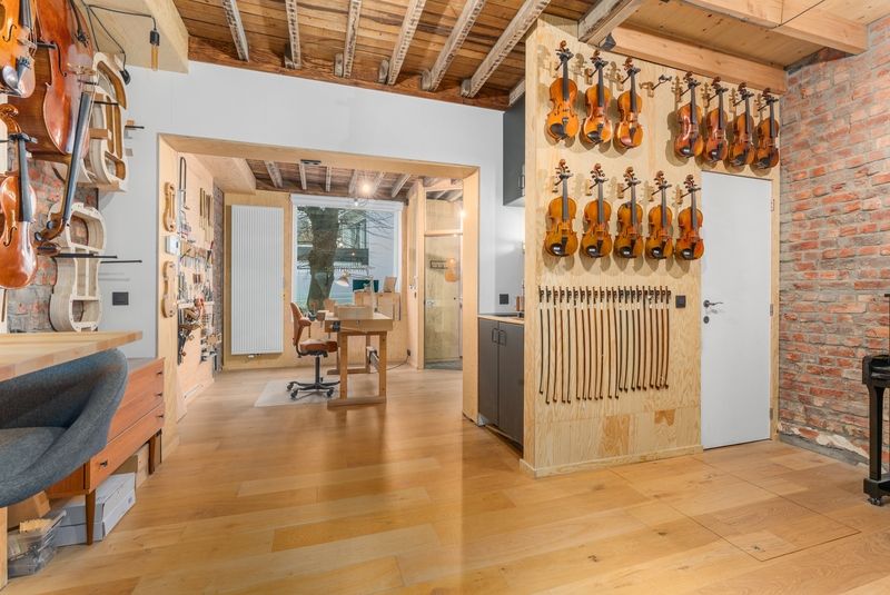 Roeselare, historisch pand met atelier en woonst foto {{pictureIndex}}