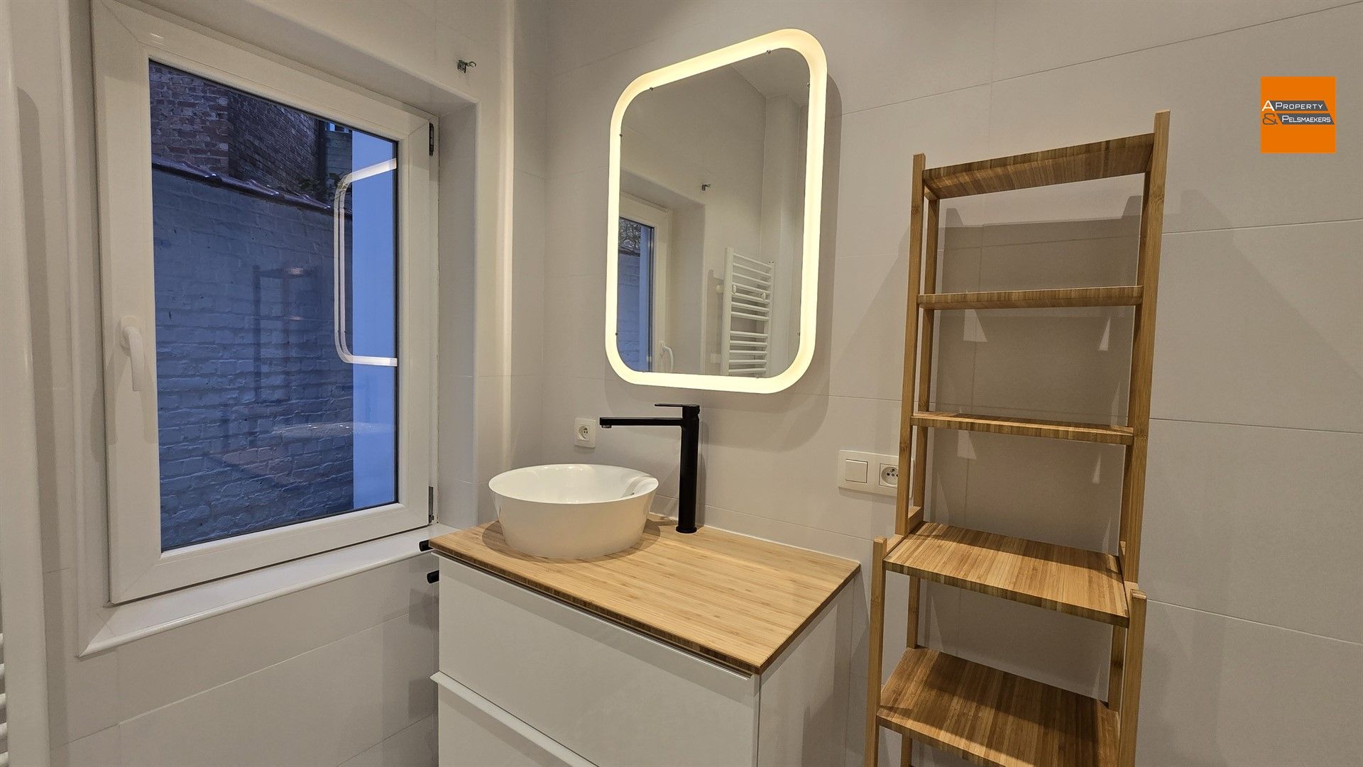 Opgefrist gelijkvloersappartement in Etterbeek foto 11