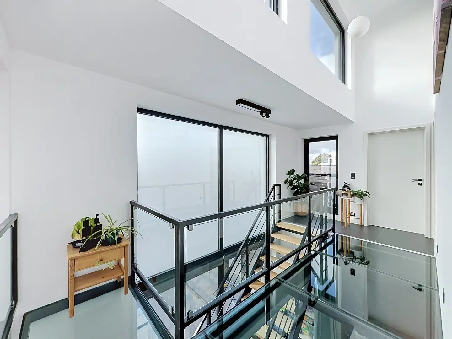 Lichtrijke woning met zwembad op rustige locatie! foto 11