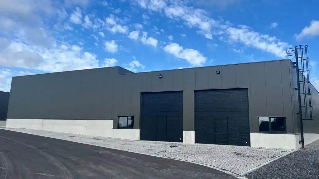 Nieuwbouw magazijn te huur in Tielt foto {{pictureIndex}}