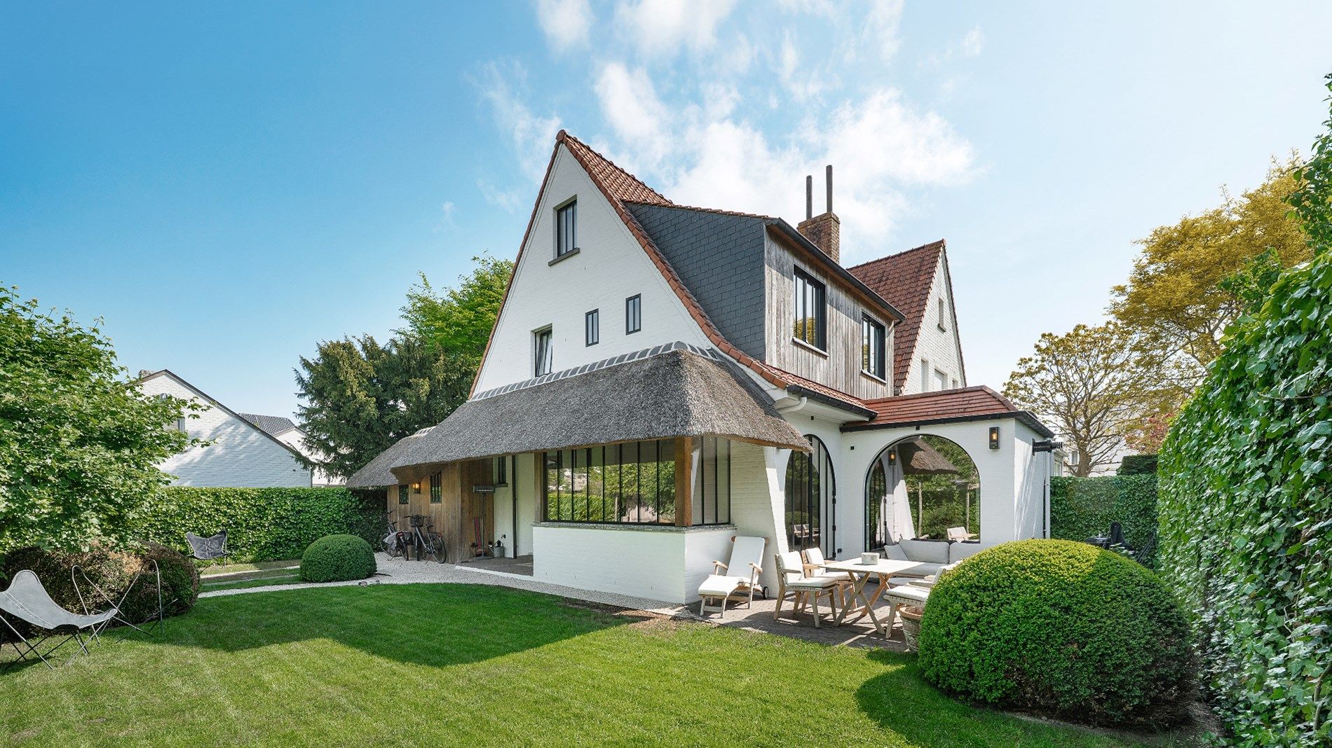 Uiterst charmante villa met zonnige tuin vlakbij het Zegemeer. foto {{pictureIndex}}