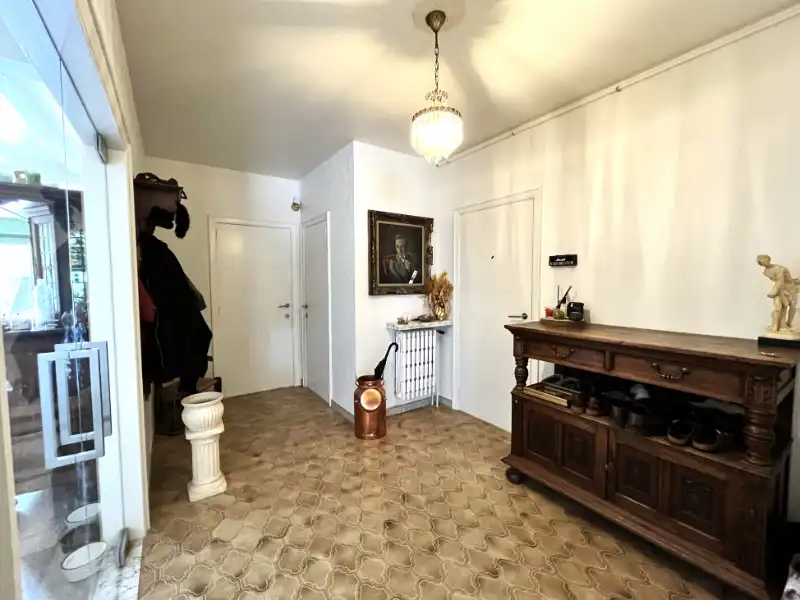 Ruim en karaktervol app. met 2 slaapkamers en garage foto 4