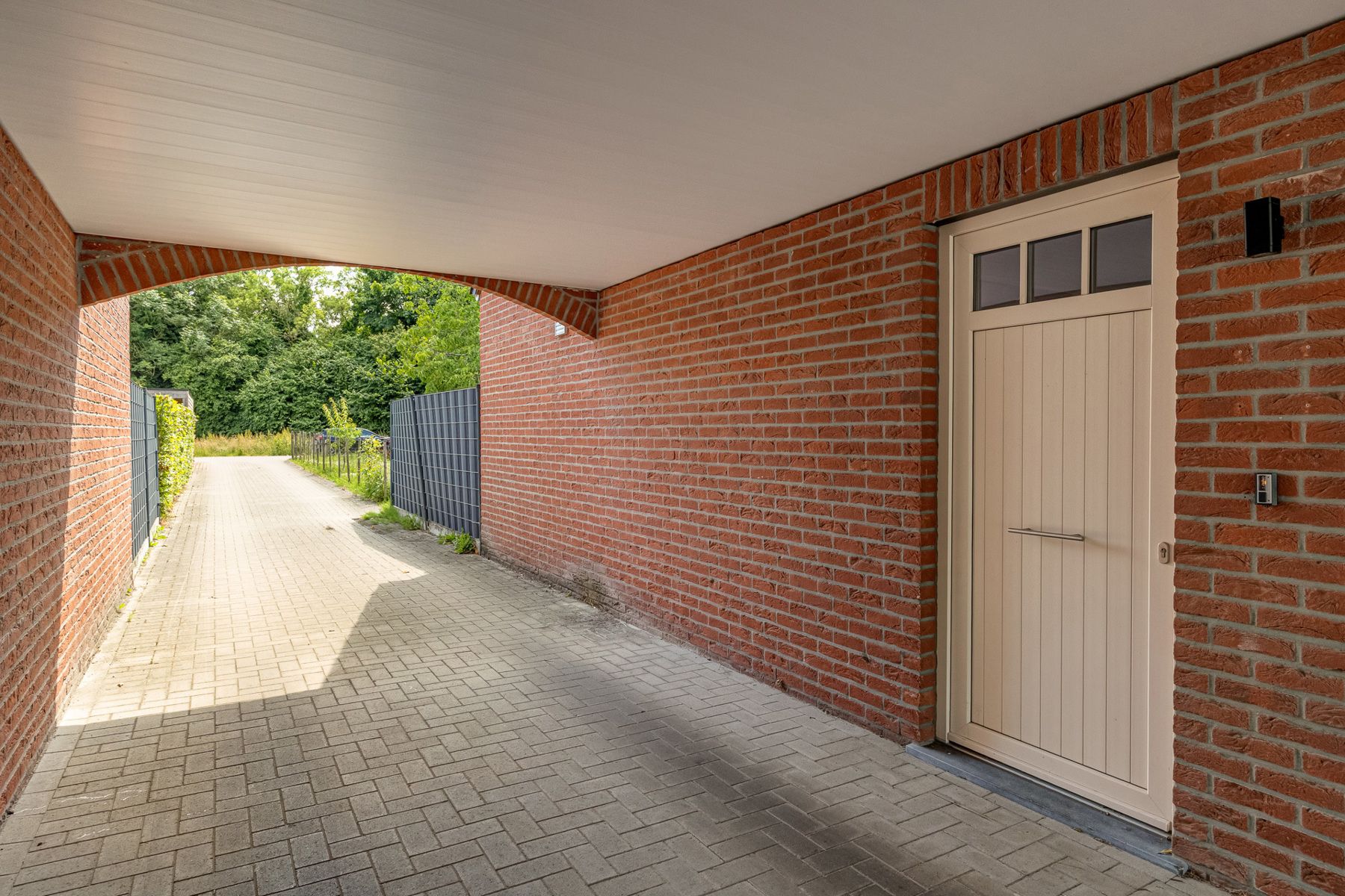 Ruime energiezuinige woning met 4 slaapkamers en zuid georiënteerde tuin.  foto 3