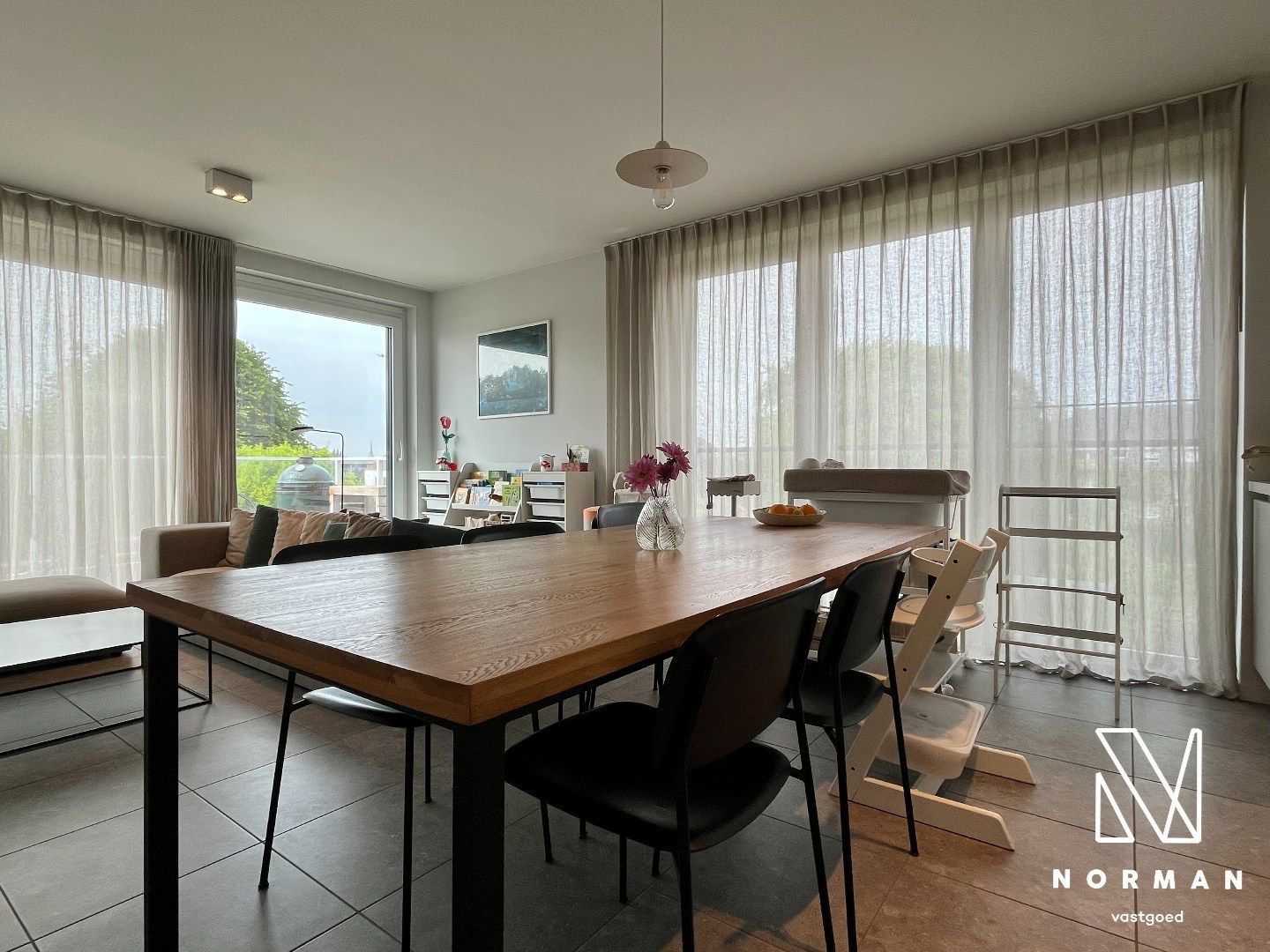 Dit modern afgewerkt appartement bevindt zich op de tweede verdieping van een recente residentie. foto 5