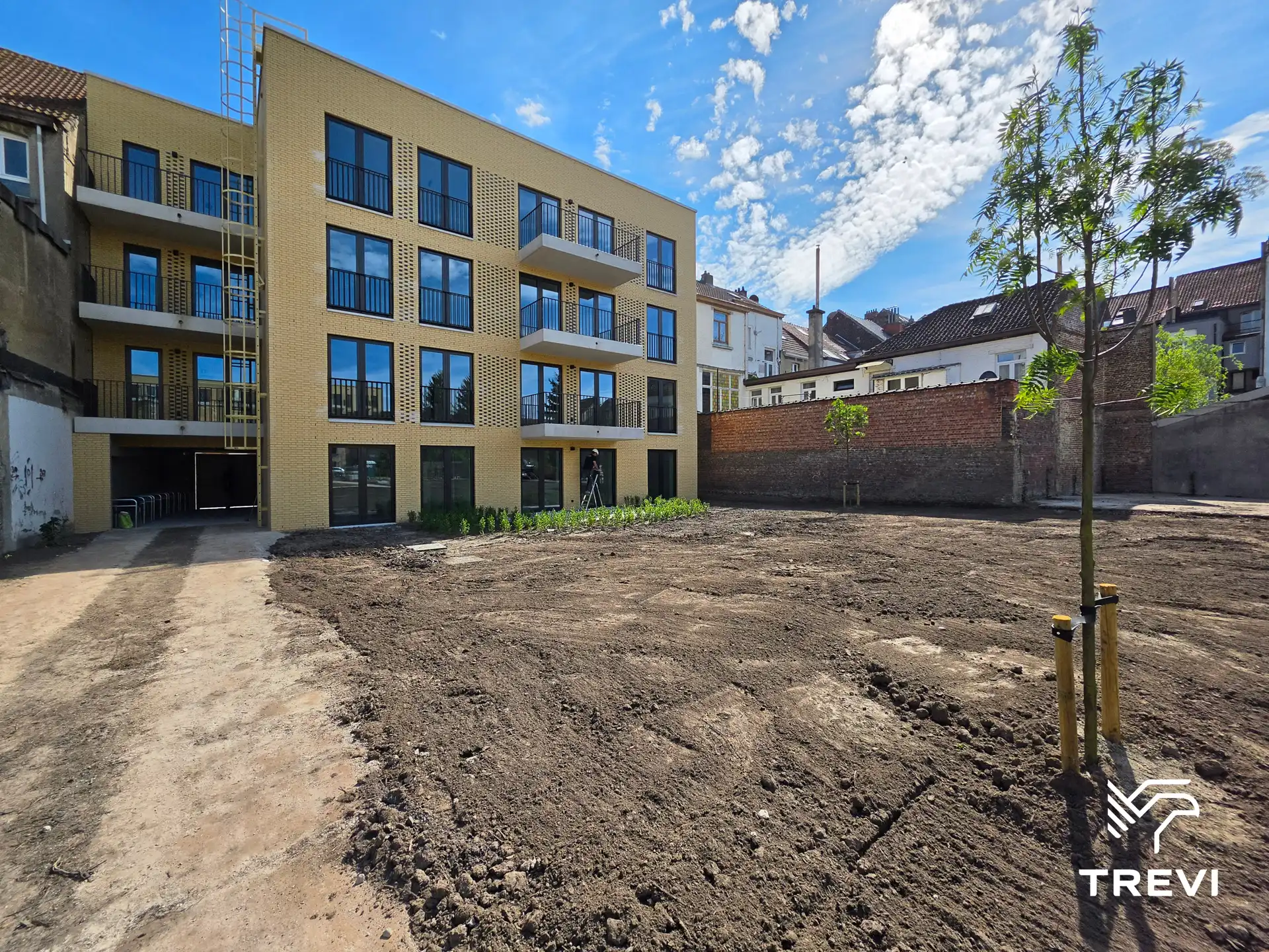 Nieuwe studio met terras in een groene omgeving foto 8
