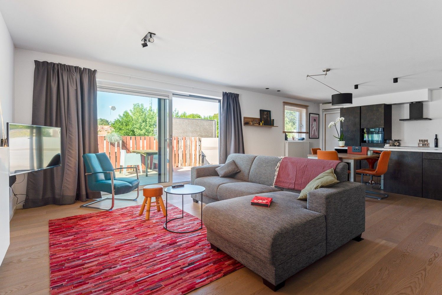 Modern lichtrijk appartement met prachtig terras te Edegem foto {{pictureIndex}}