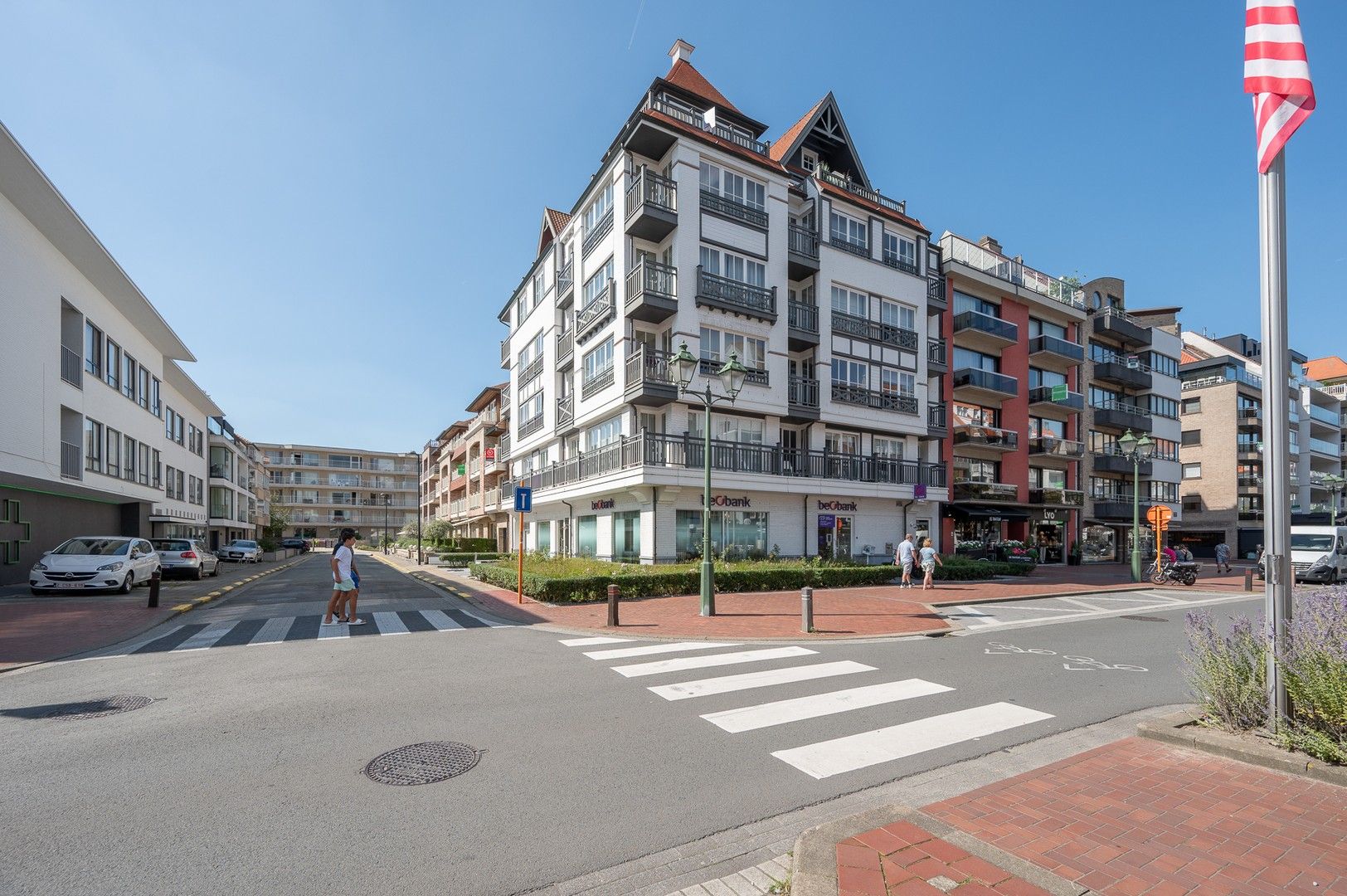 Zonnige penthouse met 3 slaapkamers centraal gelegen in Knokke aan de winkels en vlakbij de zee. foto 4