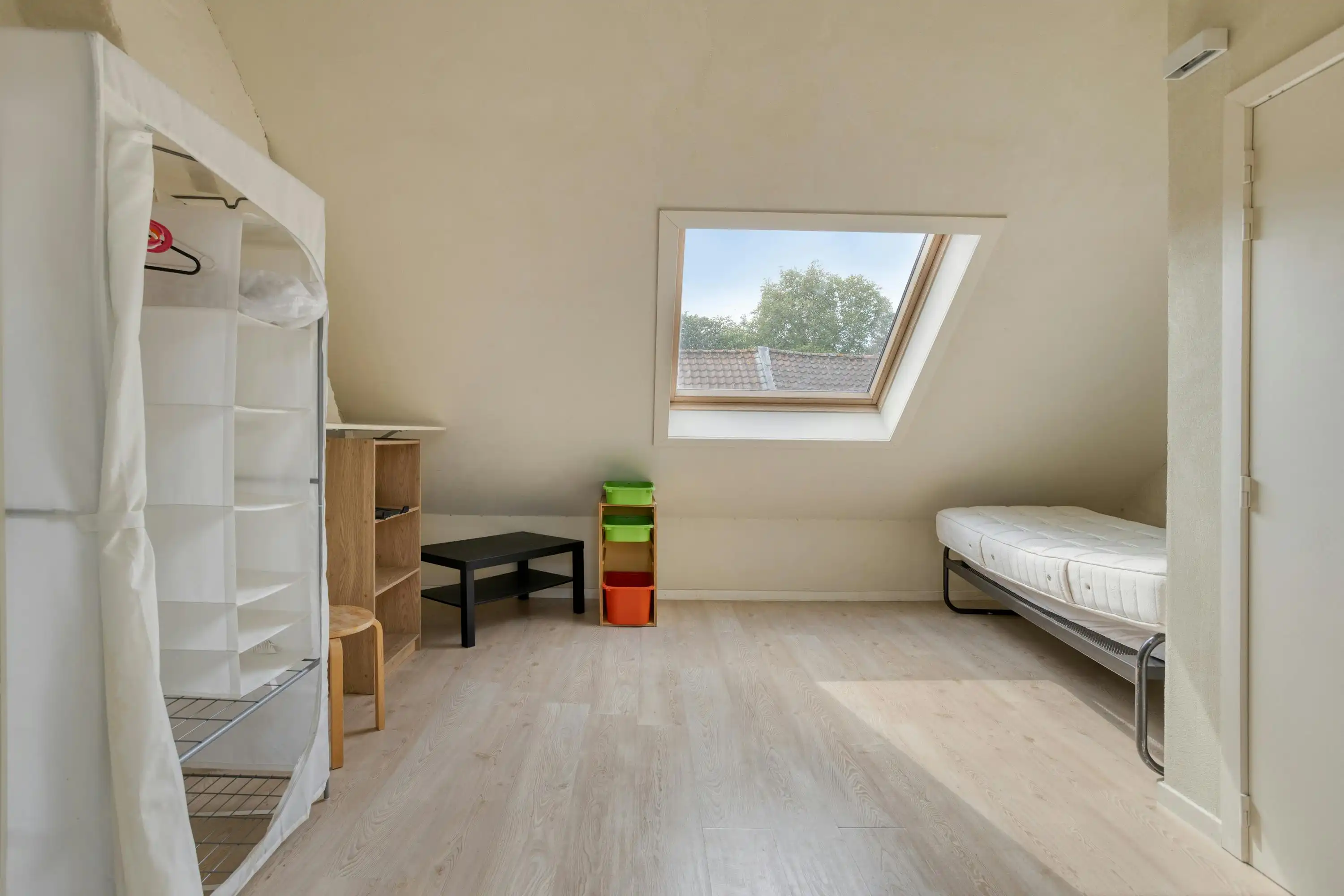 Karaktervol huis te renoveren in Brugge nabij het station foto 9