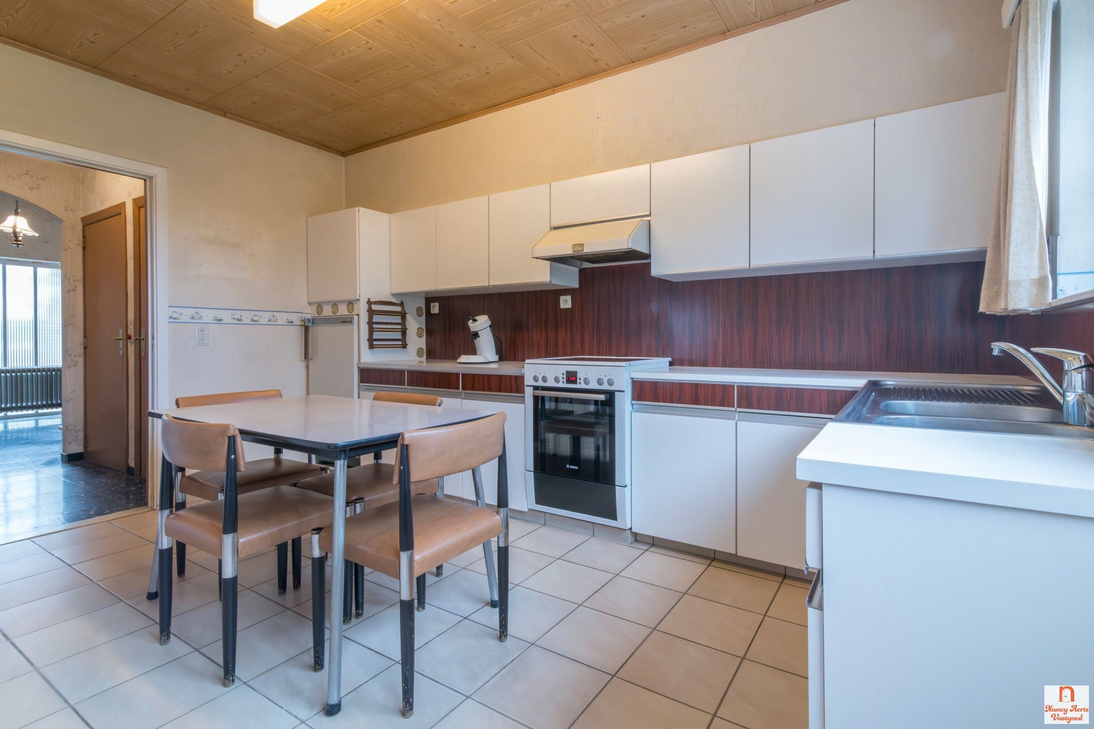 Split-level woning met grote tuin en vrij uitzicht foto 15