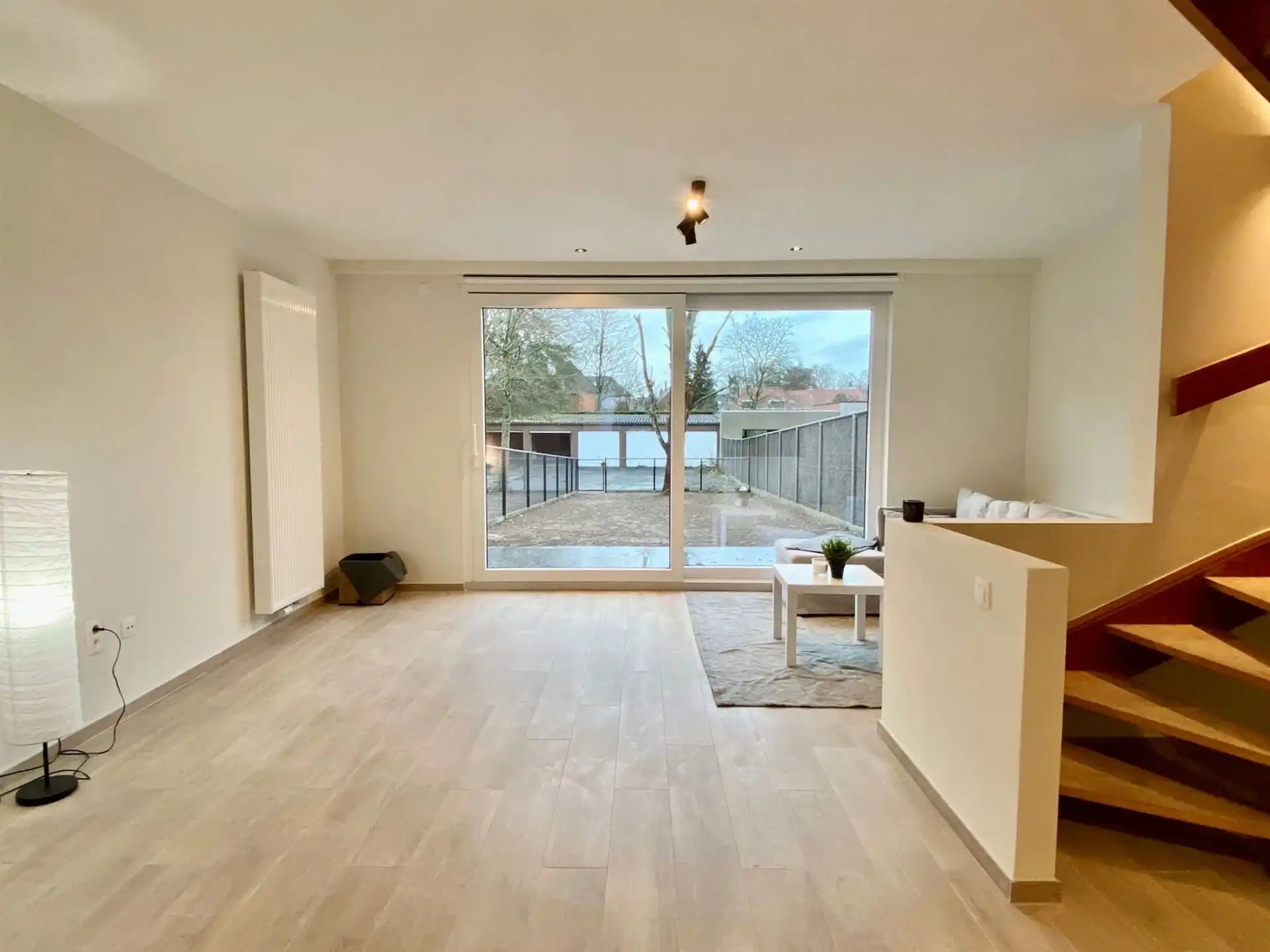 Ruime pal in het centrum gelegen woning met 4 slk, tuin en zonnepanelen! foto 5