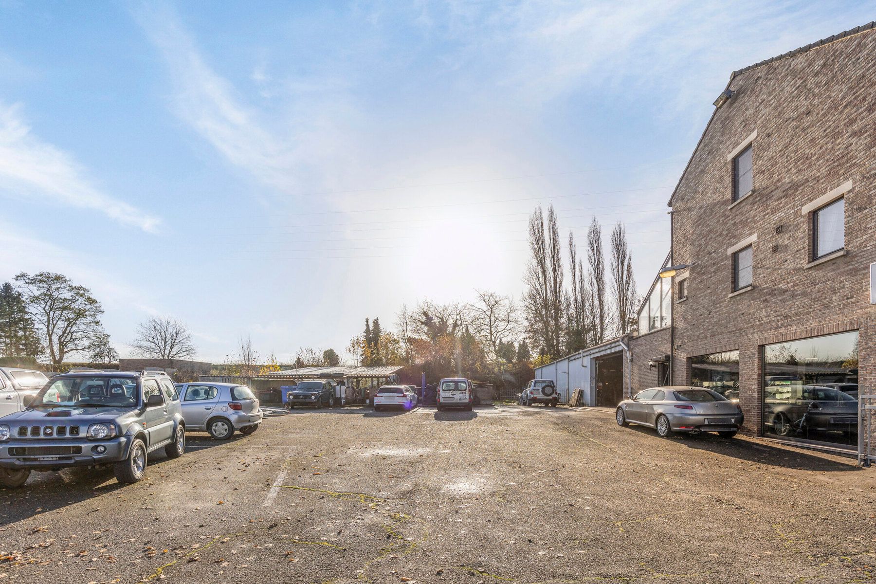 Handelspand met appartement woonst, toonzaal/showroom, atelier/loods en bouwgrond foto 11