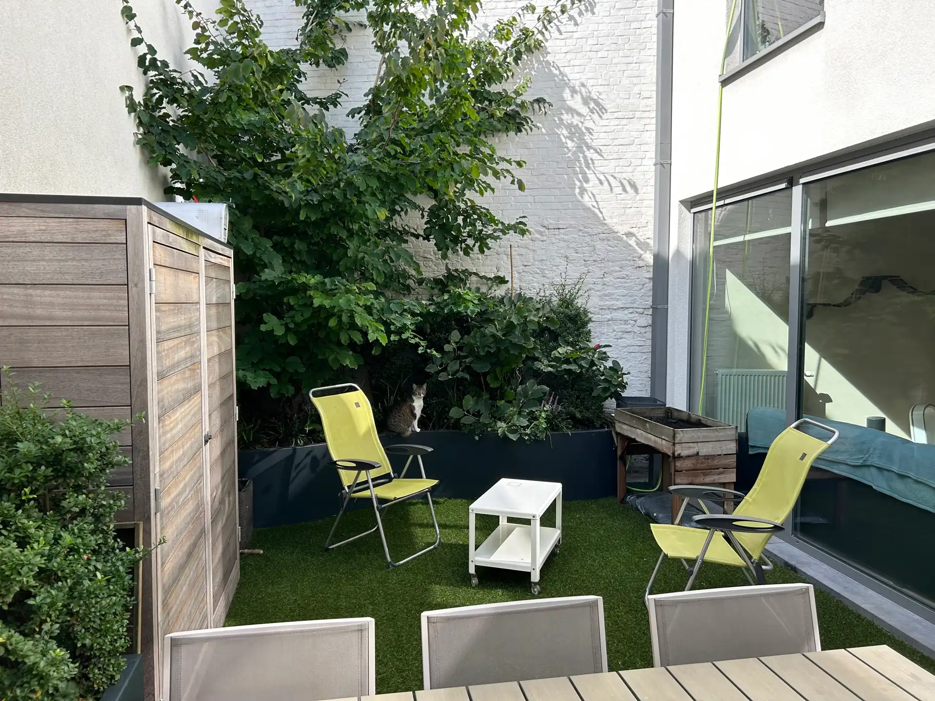 Uniek gelijkvloers duplexappartement met stadstuin in Antwerpen foto {{pictureIndex}}