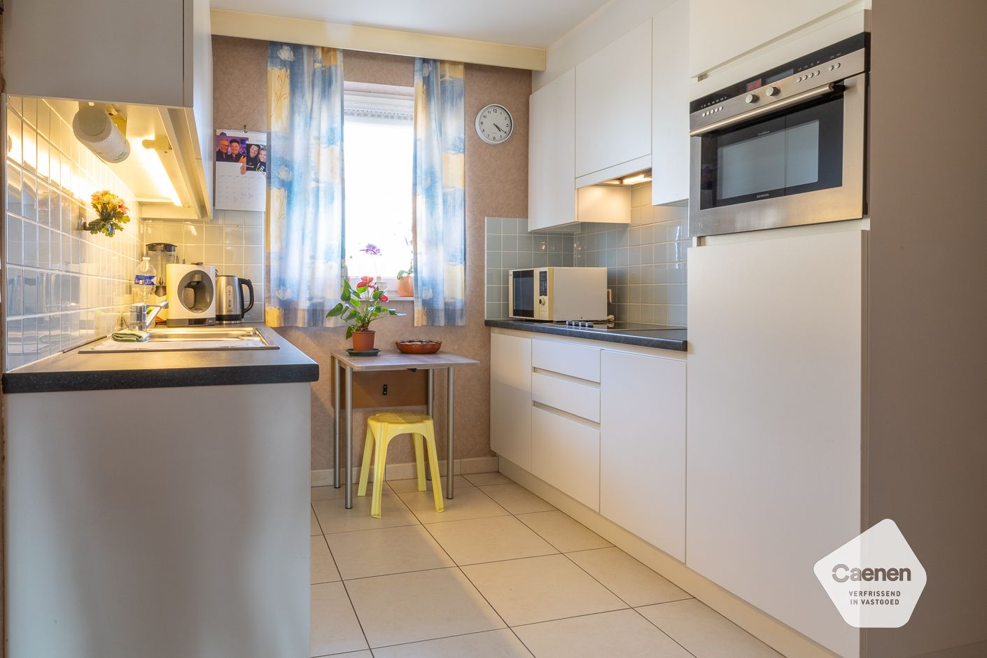 Ruim woonappartement in goede staat foto 26