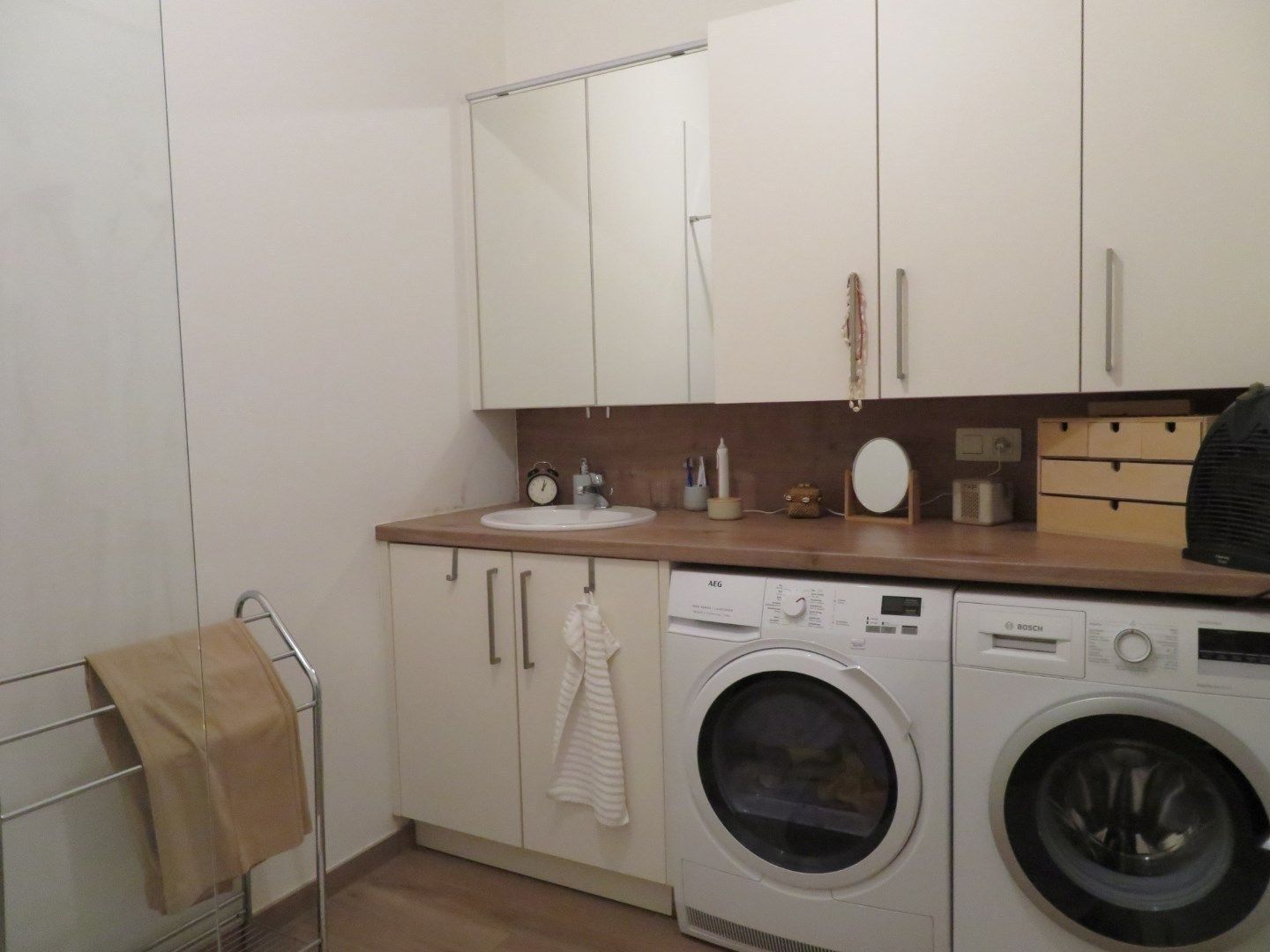 Recent, hoogwaardig afgewerkt gelijkvloers appartement, met terras en inpandige garage, in het centrum van Maaseik!  foto 21