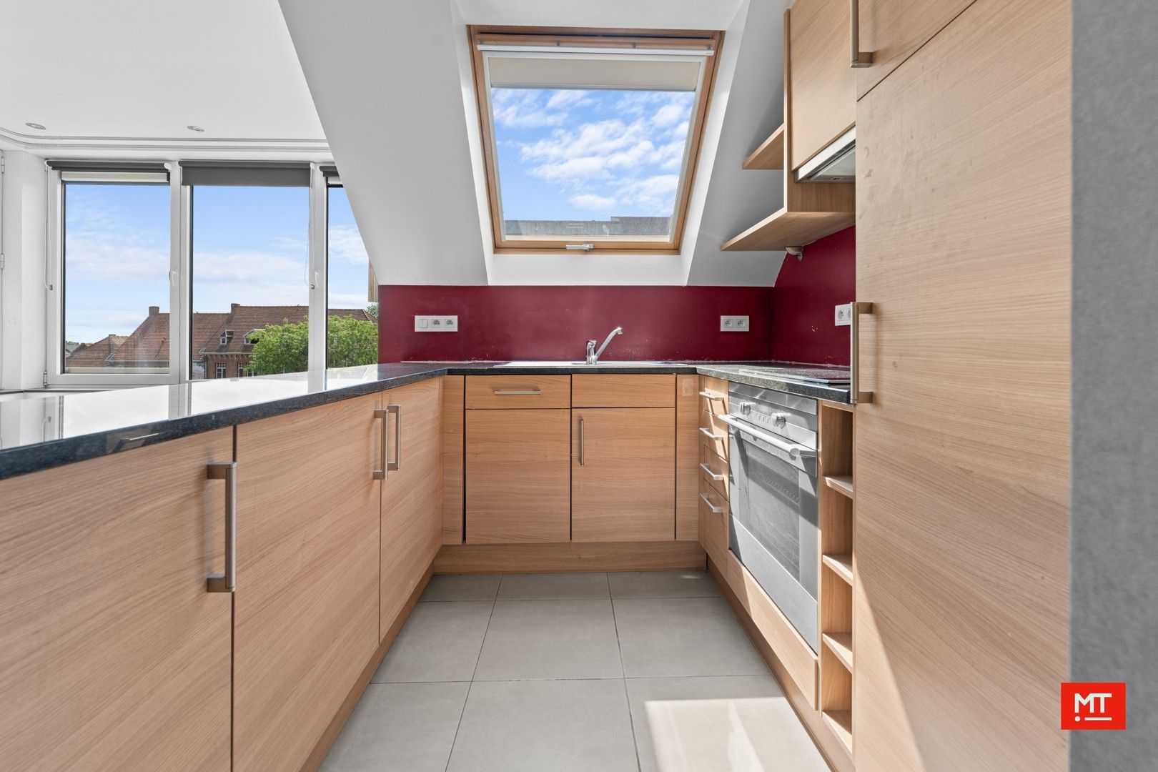 Ruim appartement (109 m²) met garage te koop in de dorpskern van Beselare foto 6