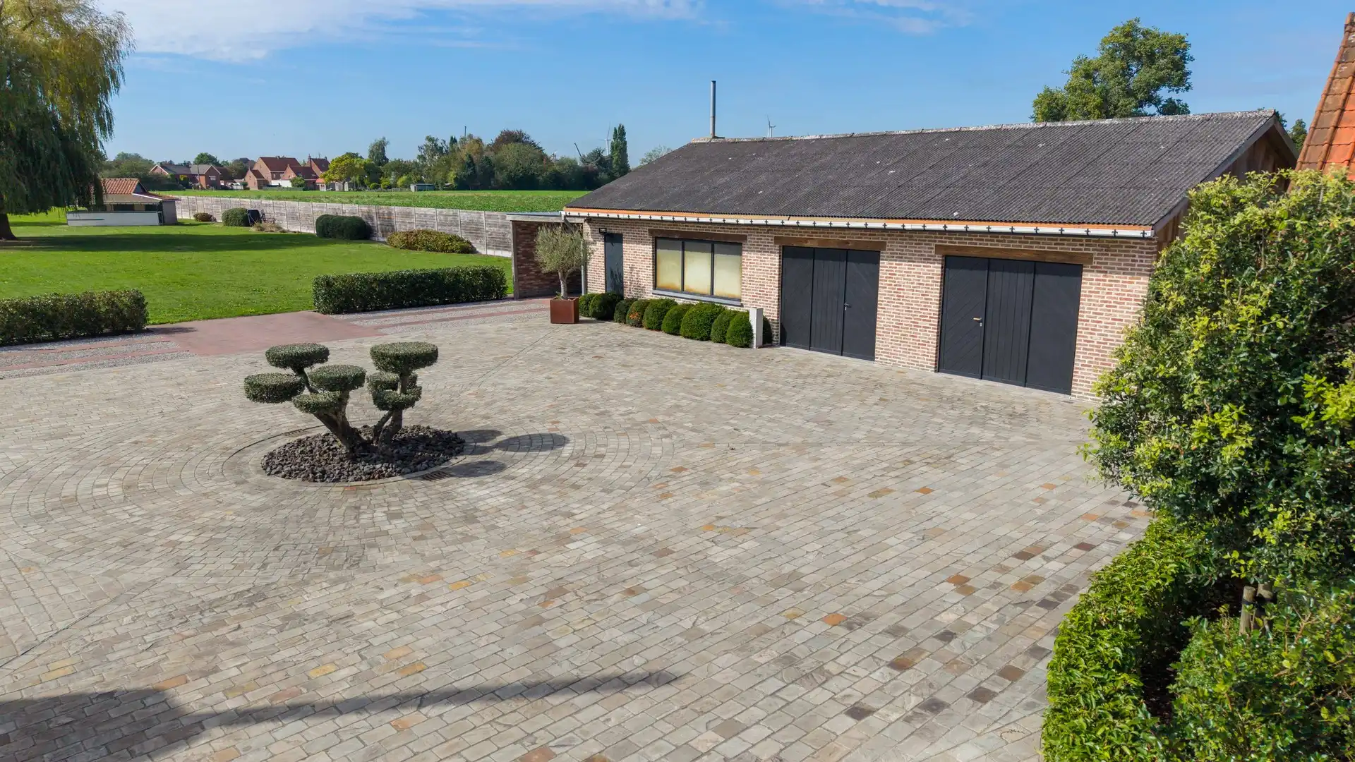LANDELIJK GELEGEN WONING MET MAGAZIJN EN APARTE STUDIO foto 7