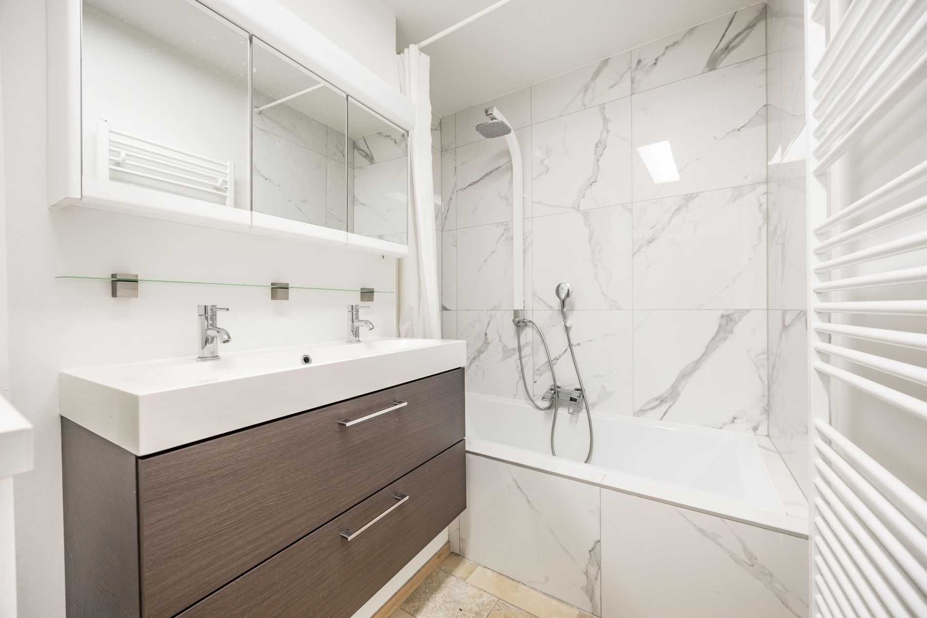 RUIM INSTAPKLAAR APPARTEMENT MET GARAGE foto 10