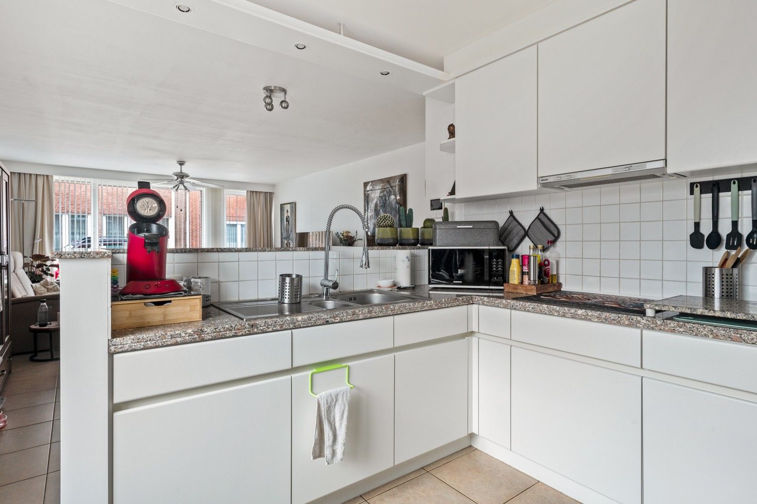 Gelijkvloers appartement met 2 slaapkamers en garagebox in hartje Wommelgem! foto 9