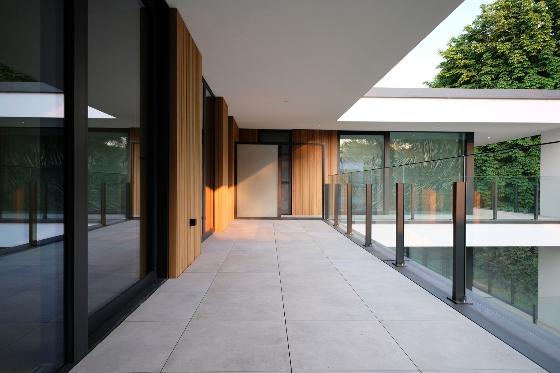 Knap nieuwbouwappartement in een groene omgeving foto 2