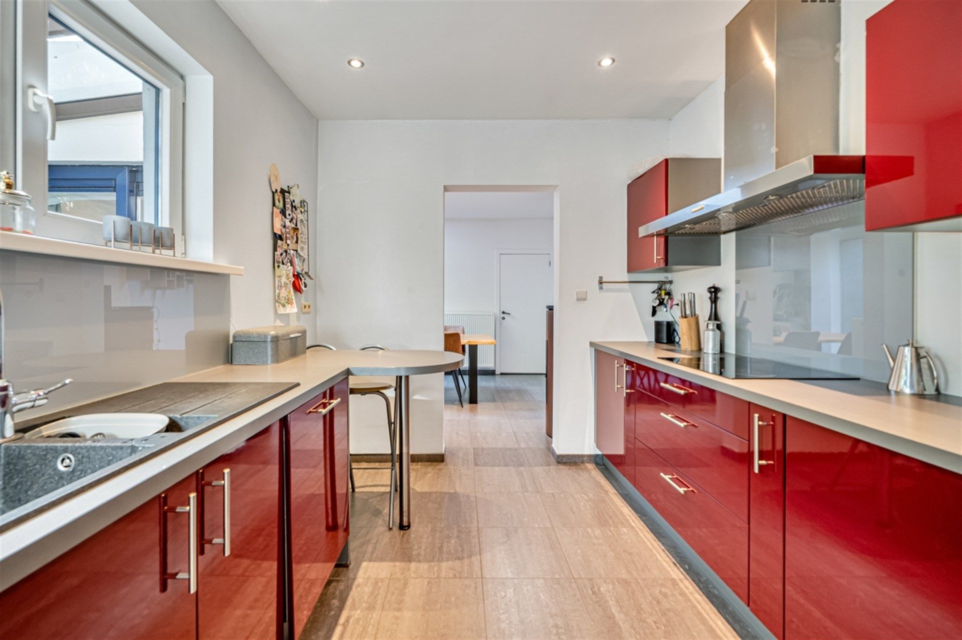 Instapklare gezinswoning in de stadsrand (nabij OLV) met 257m² bewoonbare oppervlakte foto 12
