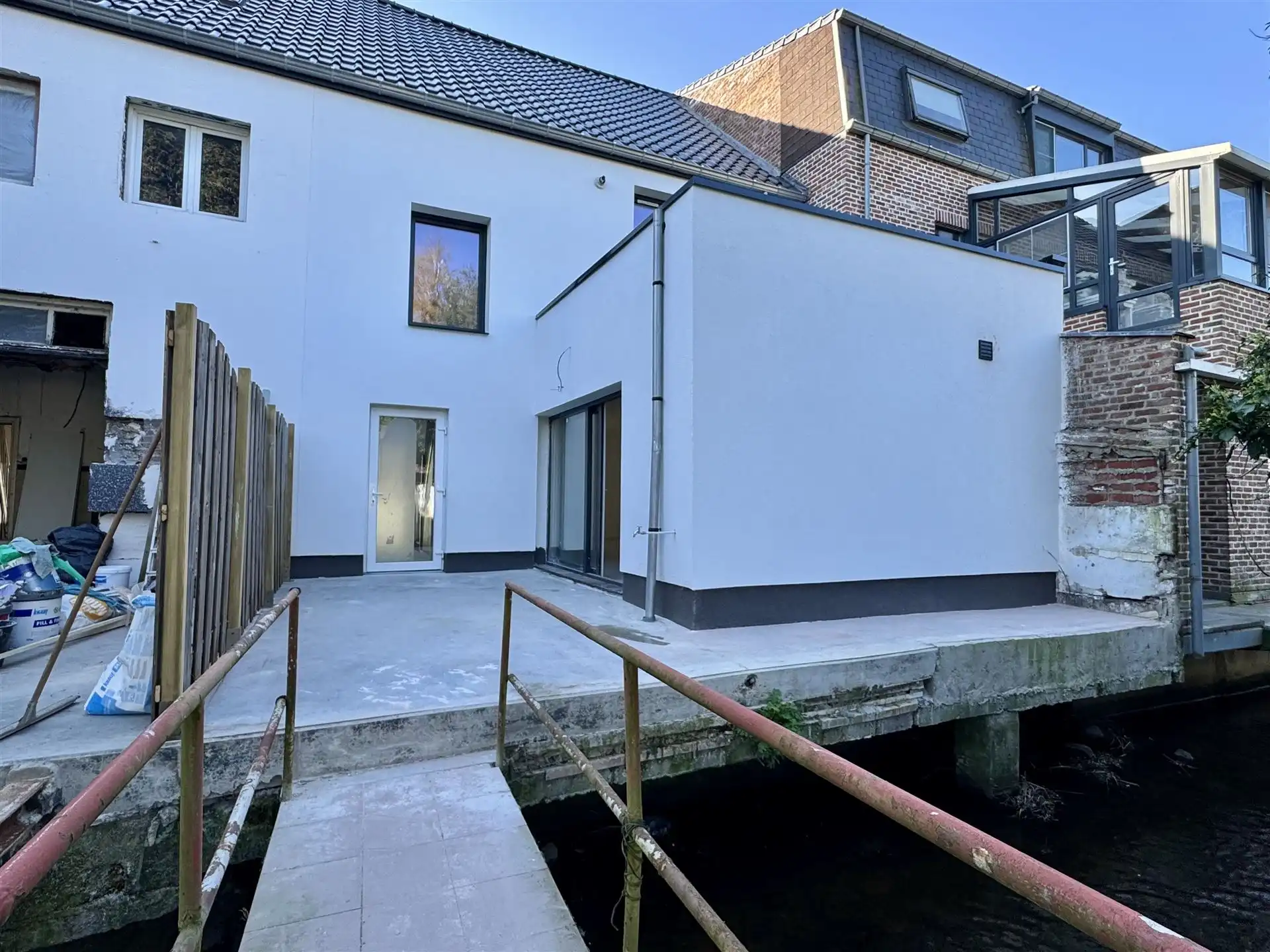 Gerenoveerde woning in het centrum van Maaseik! foto 16