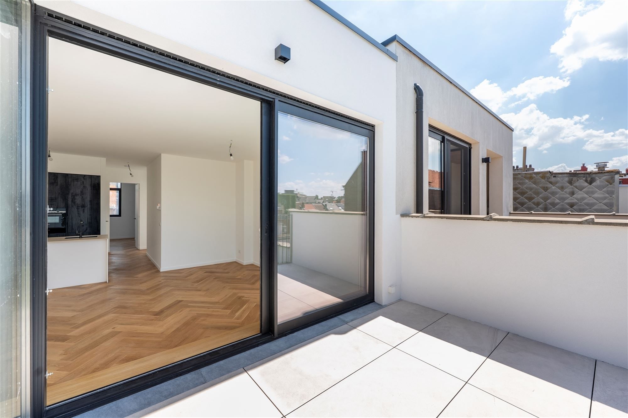Gerenoveerde penthouse met ruim terras foto 9