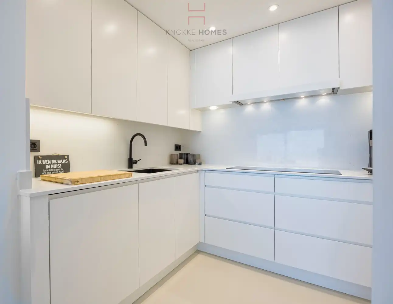 Mooi gerenoveerd vakantie-appartement op de zeedijk in Duinbergen foto 10