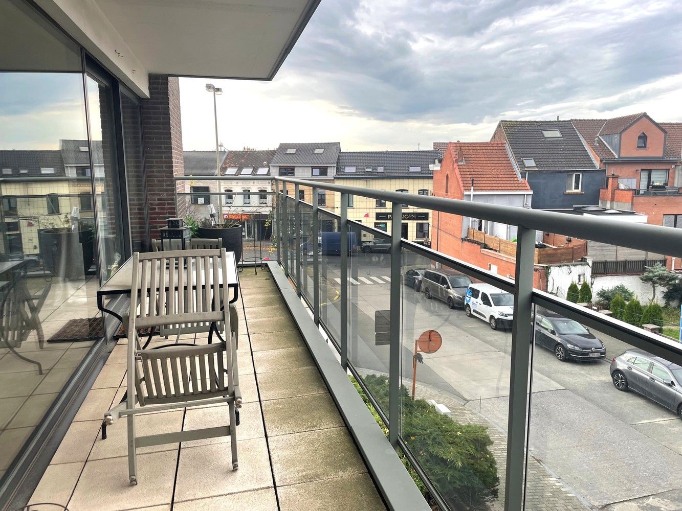 Gerenoveerd 3 slaapkamer appartement met garage foto 7