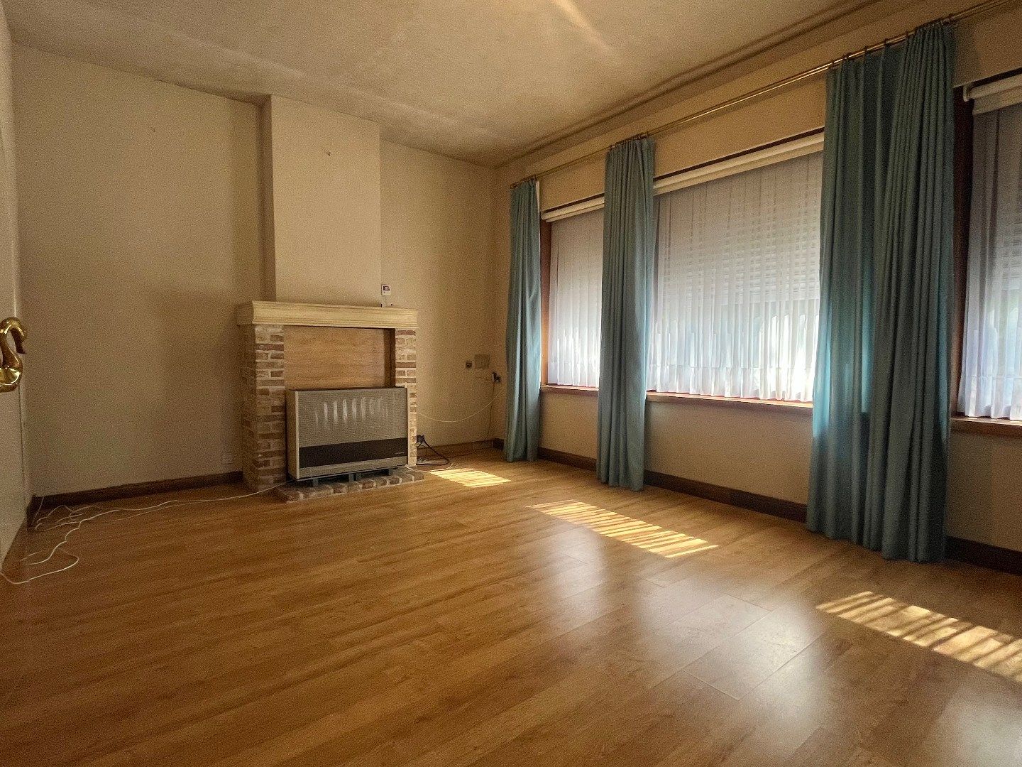 Authentiek hoekpand te koop in Harelbeke met 4 slaapkamers en een inpandige garage  foto 4