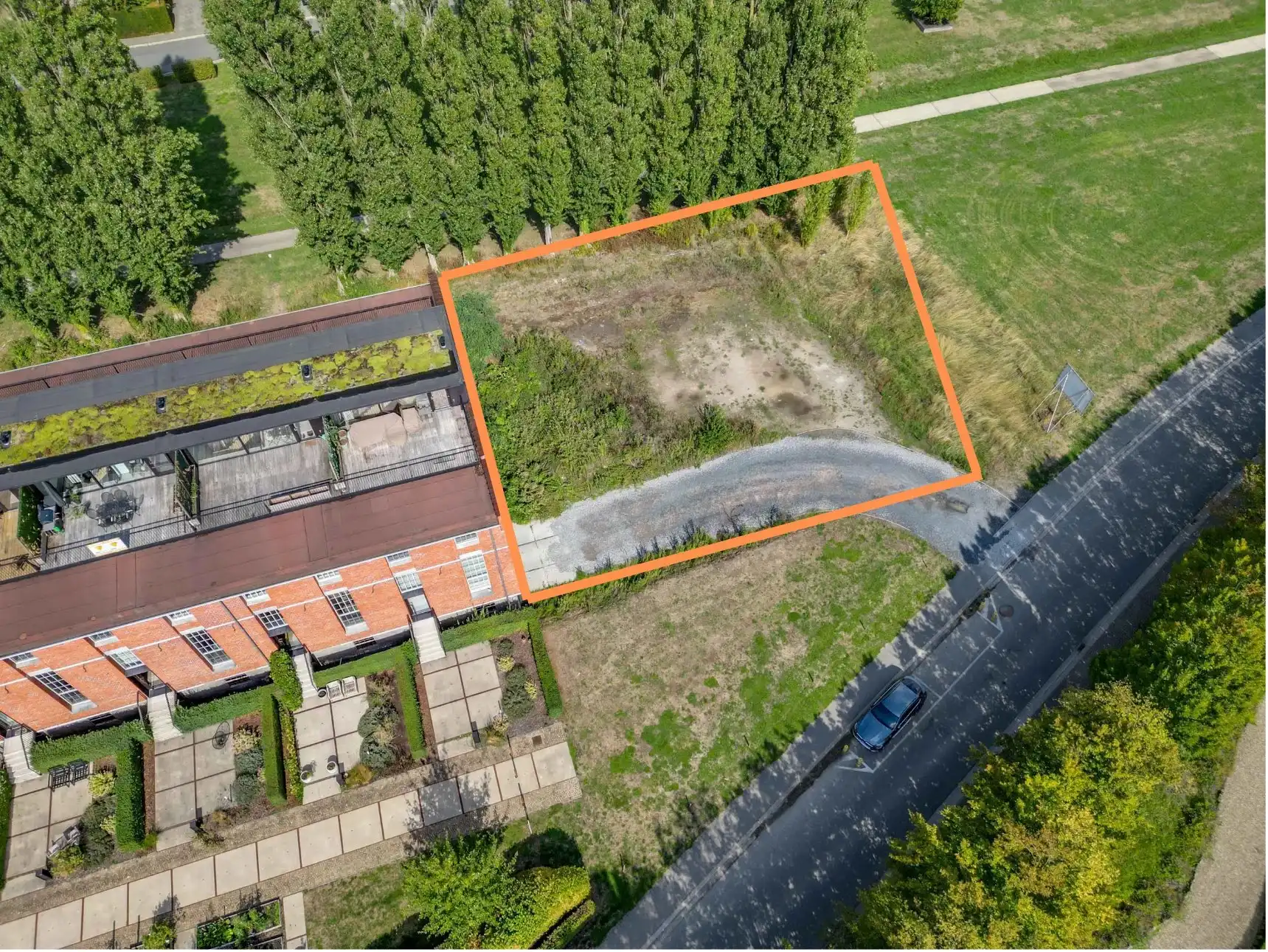 PROJECTGROND MET ONTWIKKELINGSMOGELIJKHEID VOOR 18 APPARTEMENTEN foto 2