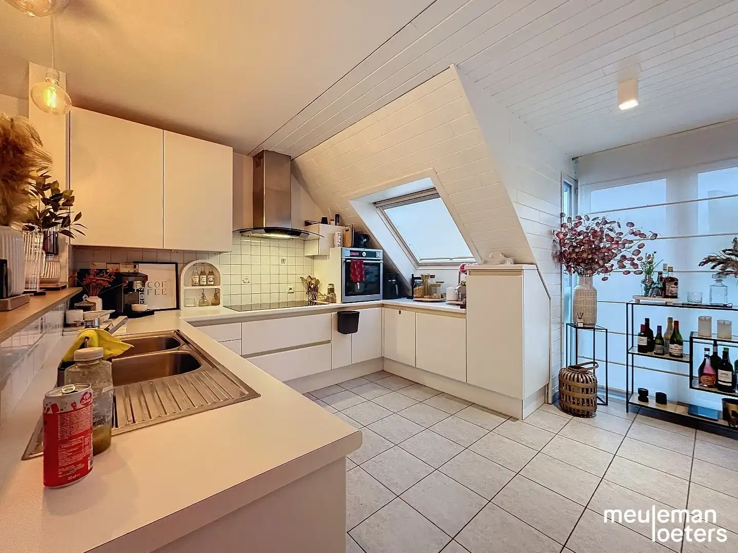 Lichtrijk appartement  met drie slaapkamers foto 8