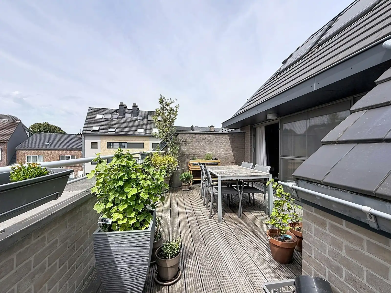 Prachtig duplexappartement met 2 SLPK, Terras & Staanplaats! foto {{pictureIndex}}
