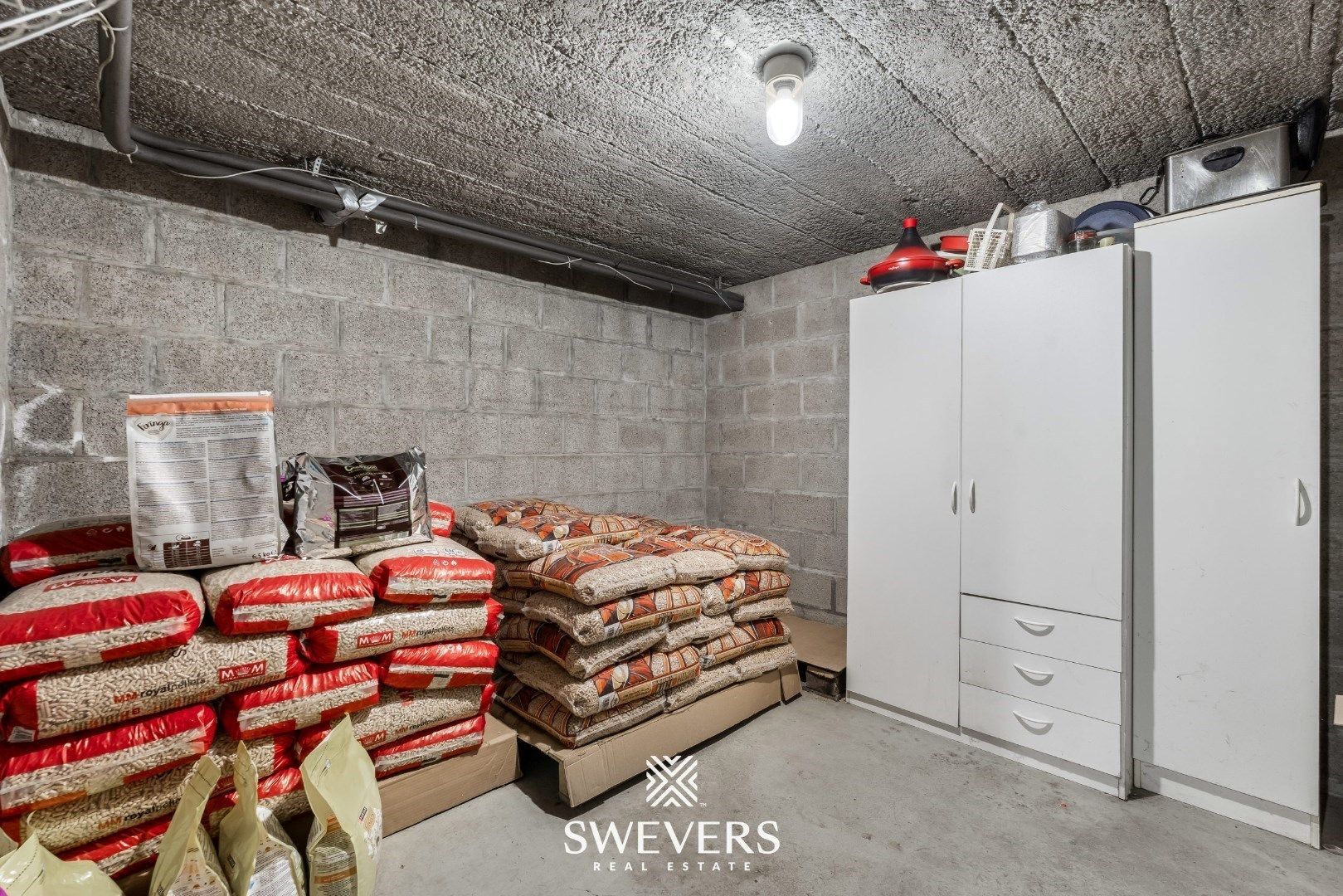 Ruime gezinswoning met zonnepanelen, kelder en zonnige tuin op topligging foto 23