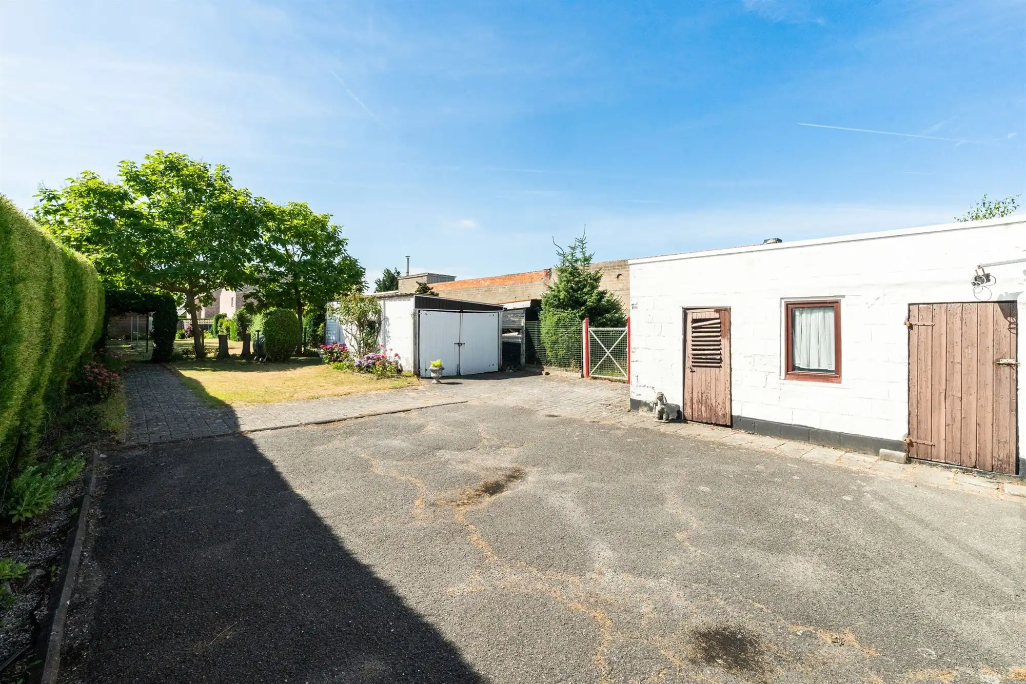 Woning met verrassend grote tuin, te renoveren foto 16