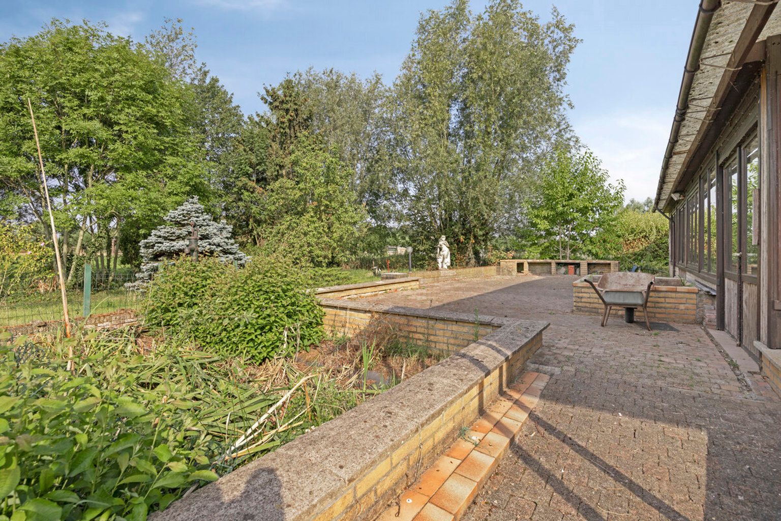 Te renoveren laagbouwvilla met verzicht in rustige straat foto 30