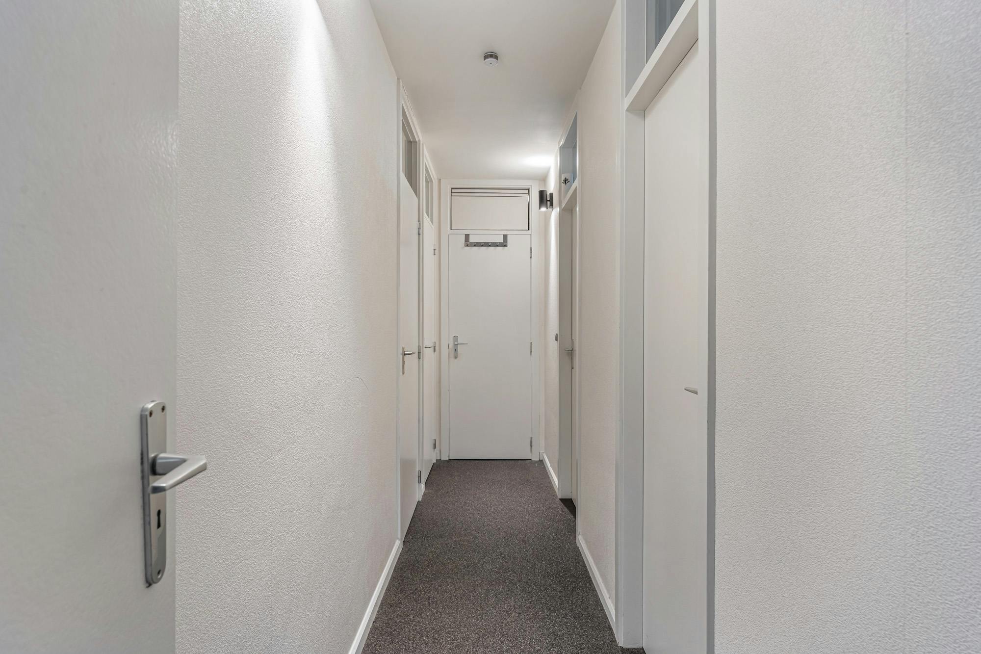 Instapklaar penthouse met 2 slaapkamers en autostandplaats in Hasselt foto 6